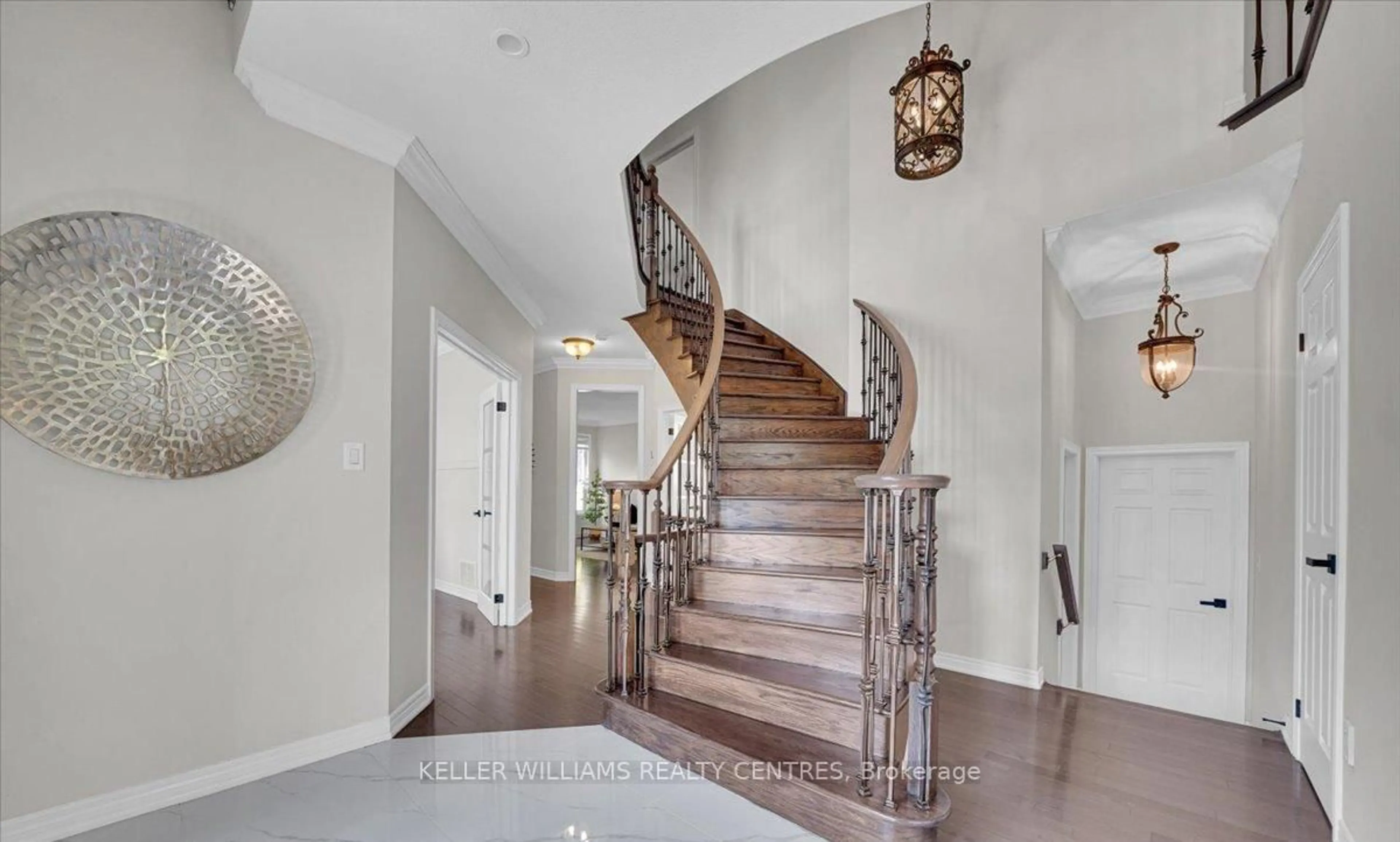 Indoor entryway for 2309 Eighth Line, Oakville Ontario L6H 7L7