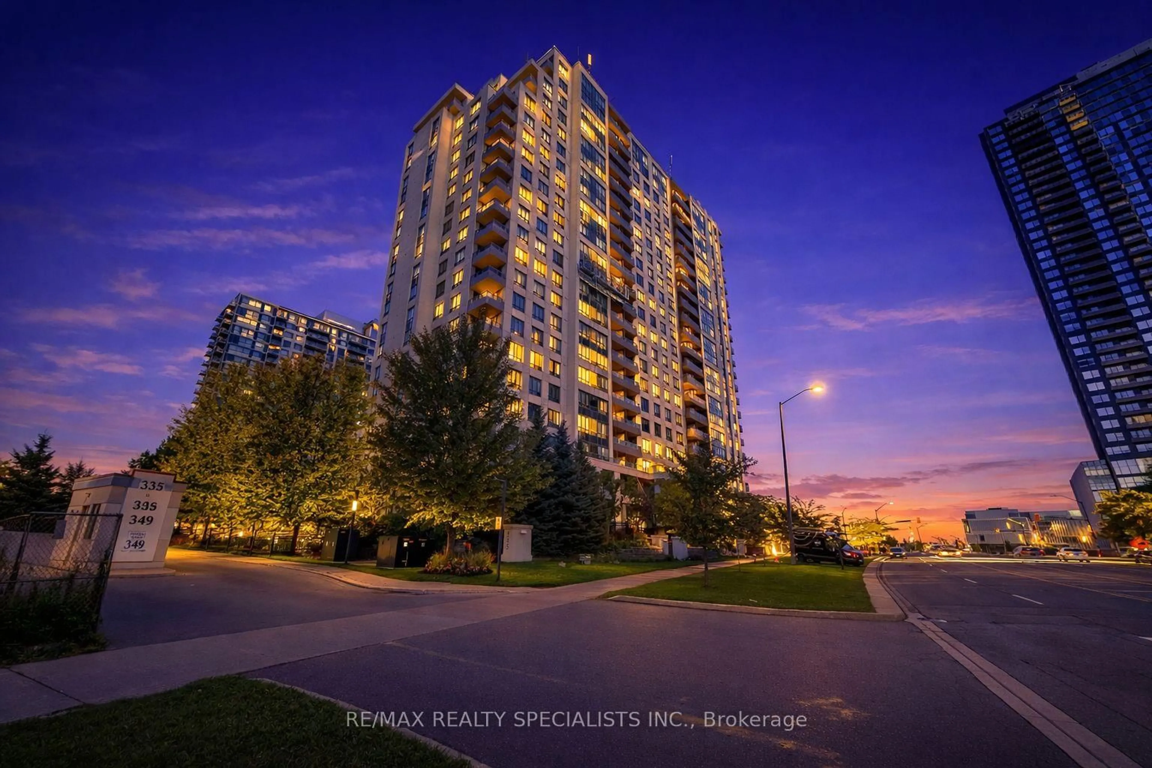 Patio, building for 335 Rathburn Rd #707, Mississauga Ontario L5B 0C8