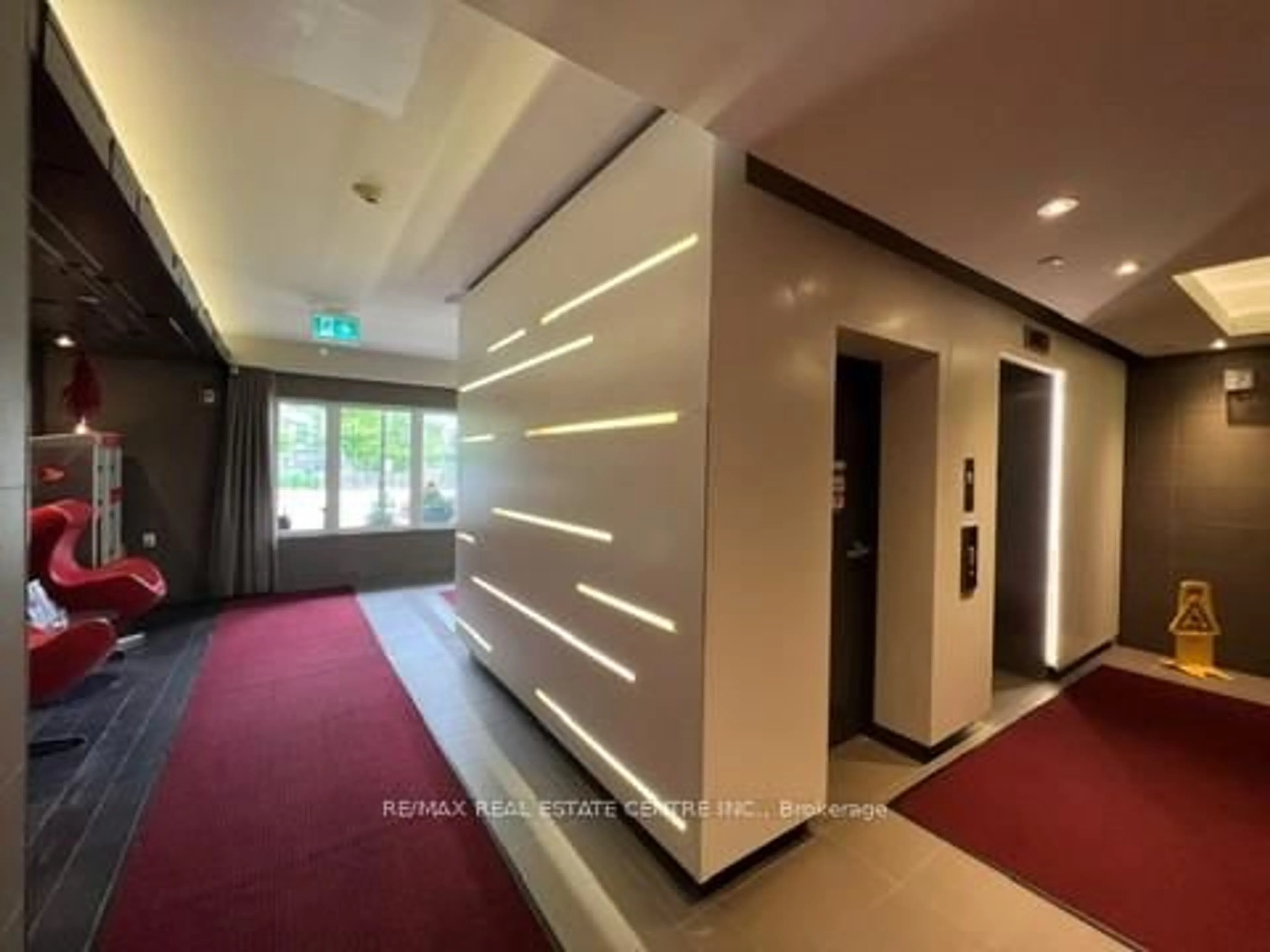 Indoor foyer for 5005 Harvard Rd #307, Mississauga Ontario L5M 0W5