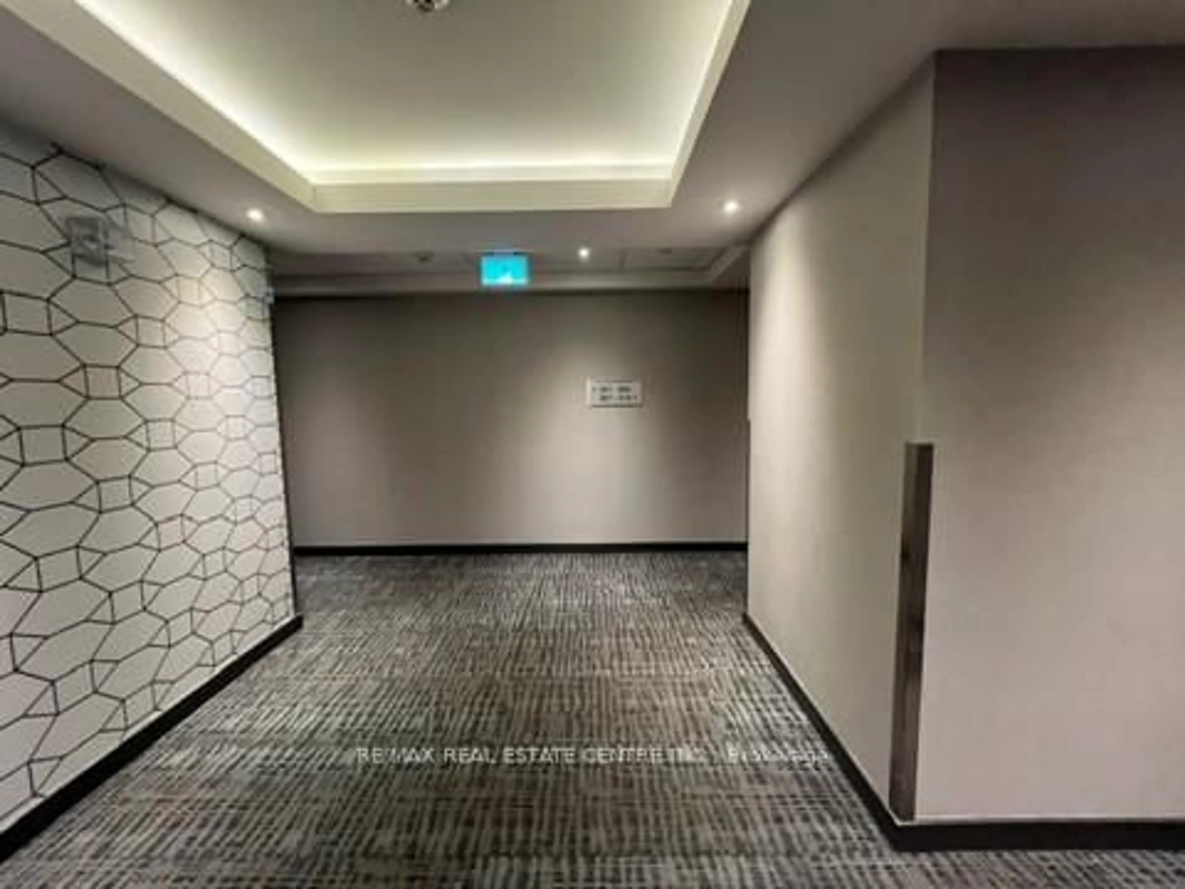 Indoor foyer for 5005 Harvard Rd #307, Mississauga Ontario L5M 0W5