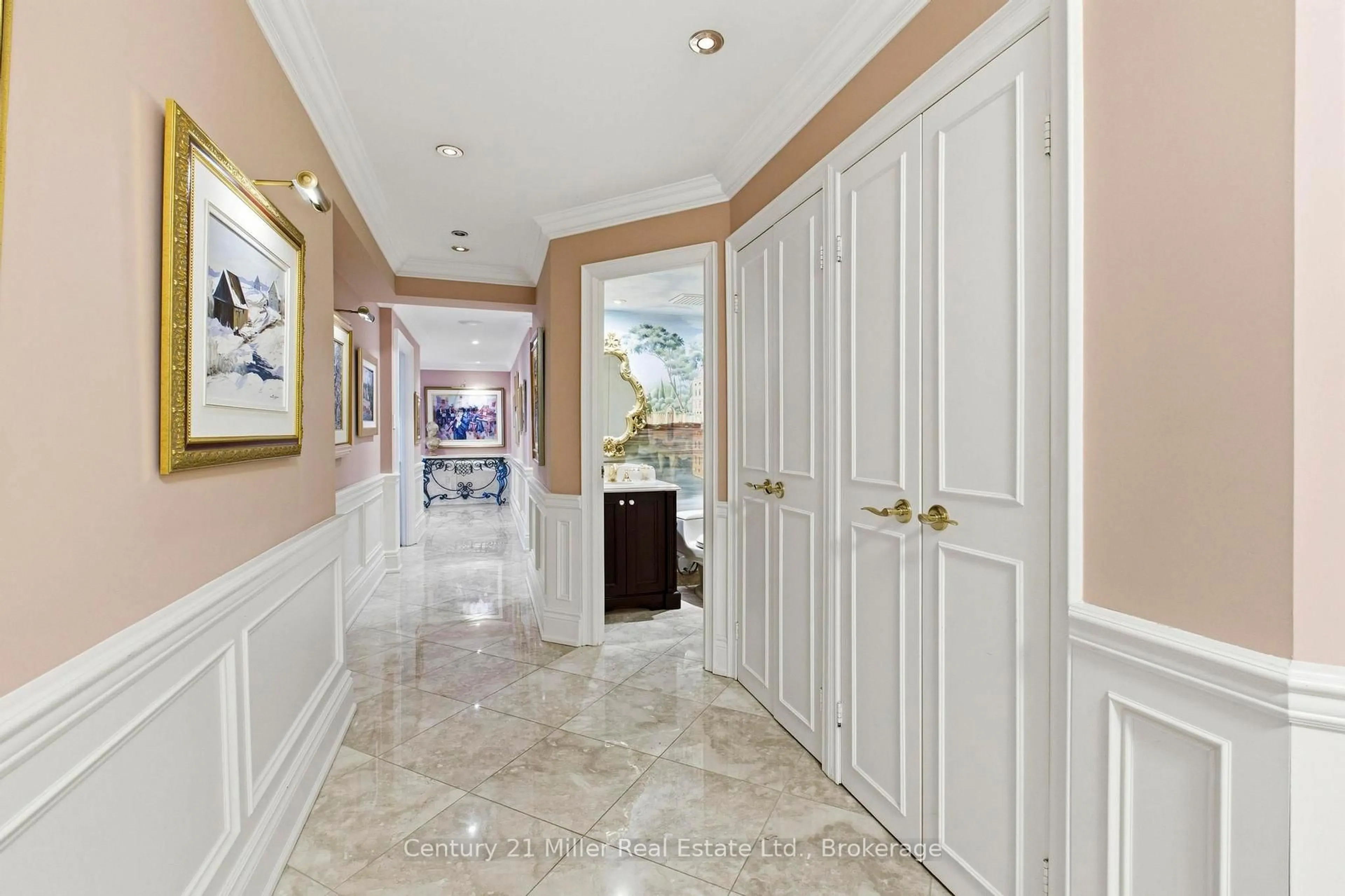 Indoor foyer for 2045 Lake Shore Blvd #Unit 3606, Toronto Ontario M8V 2Z6