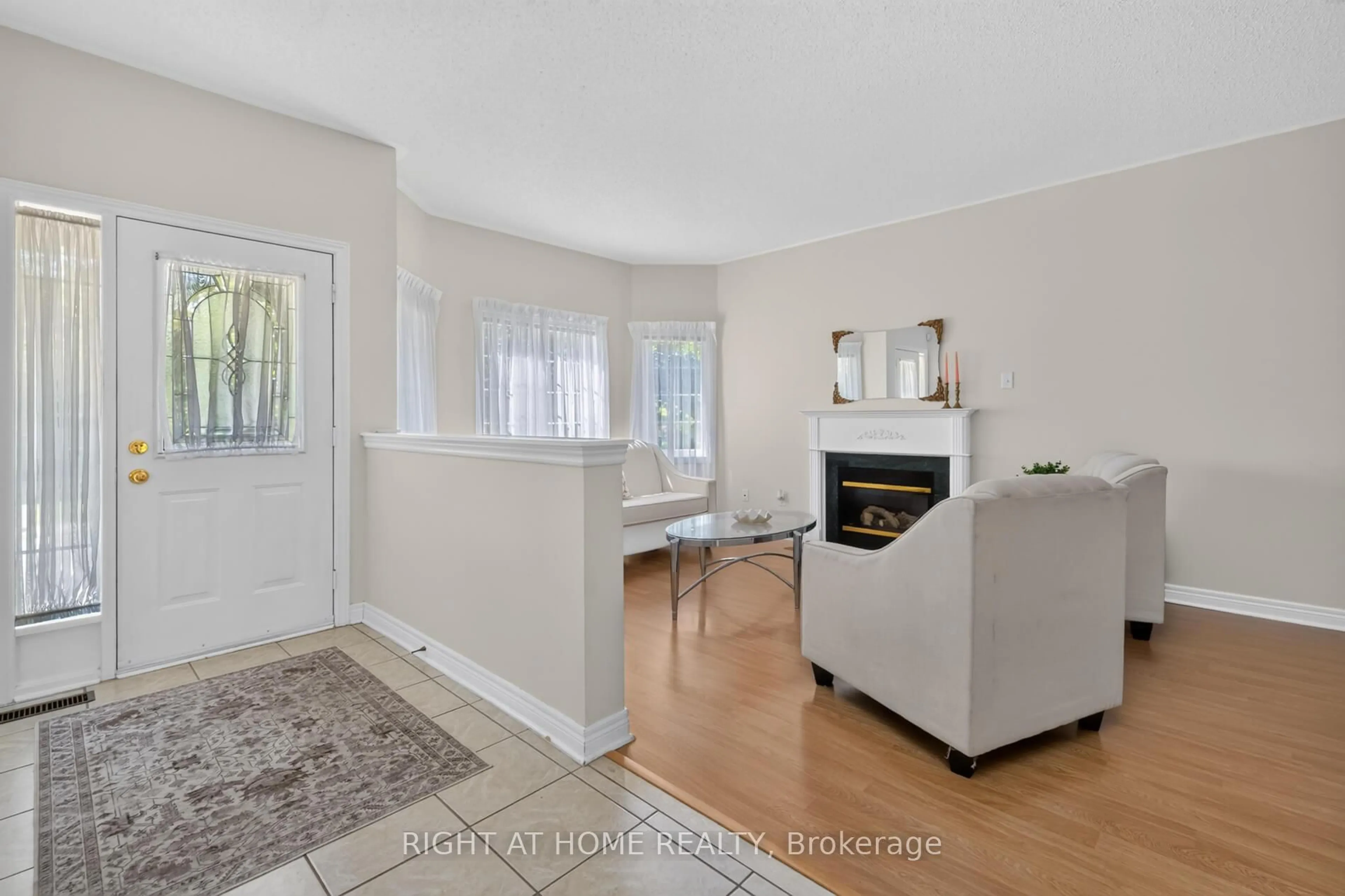 Living room with furniture, unknown for 5 Orchard Park Gate, Brampton Ontario L6R 1W5