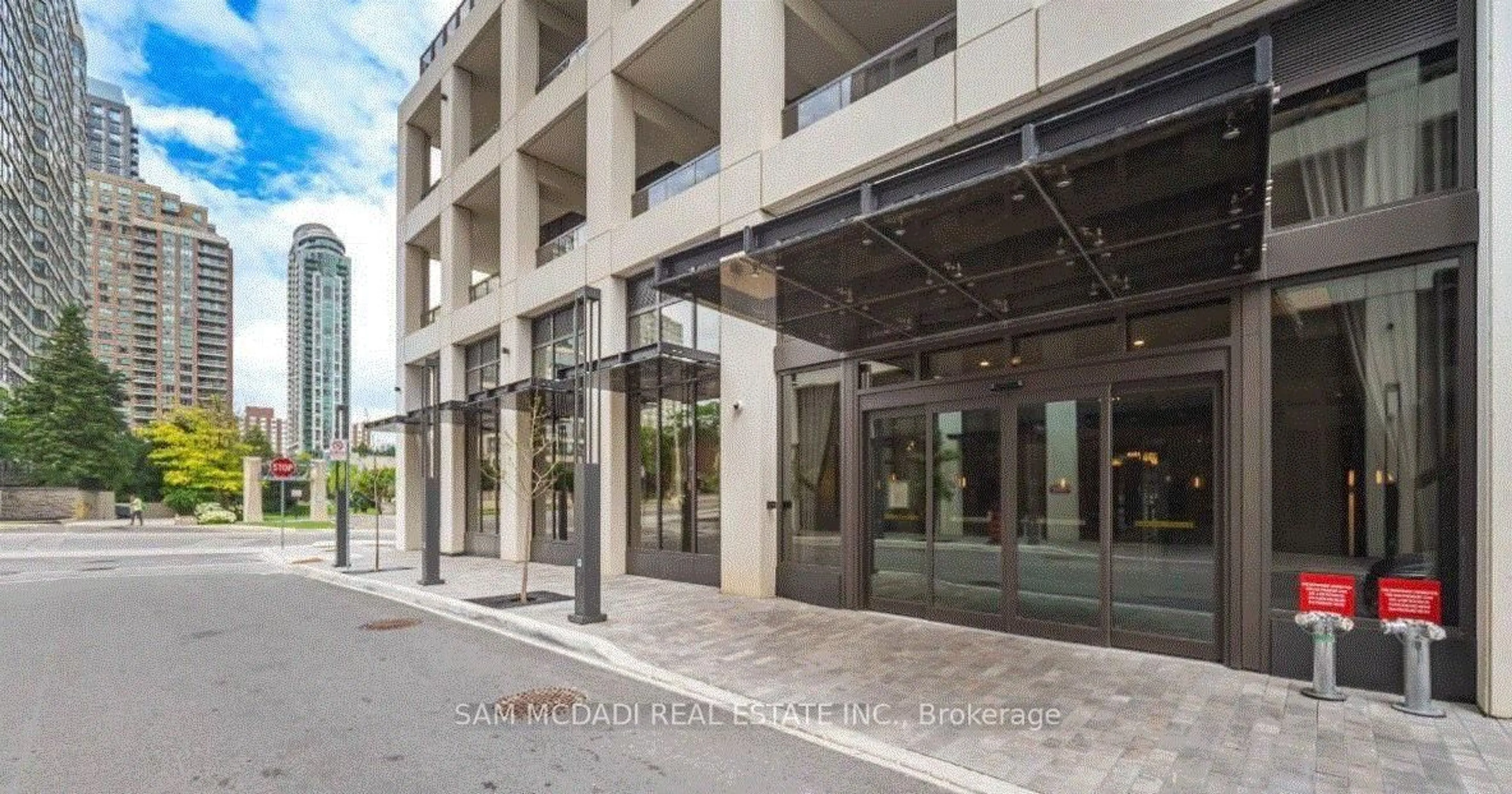 Indoor foyer for 30 Elm Dr, Mississauga Ontario L5B 1L9