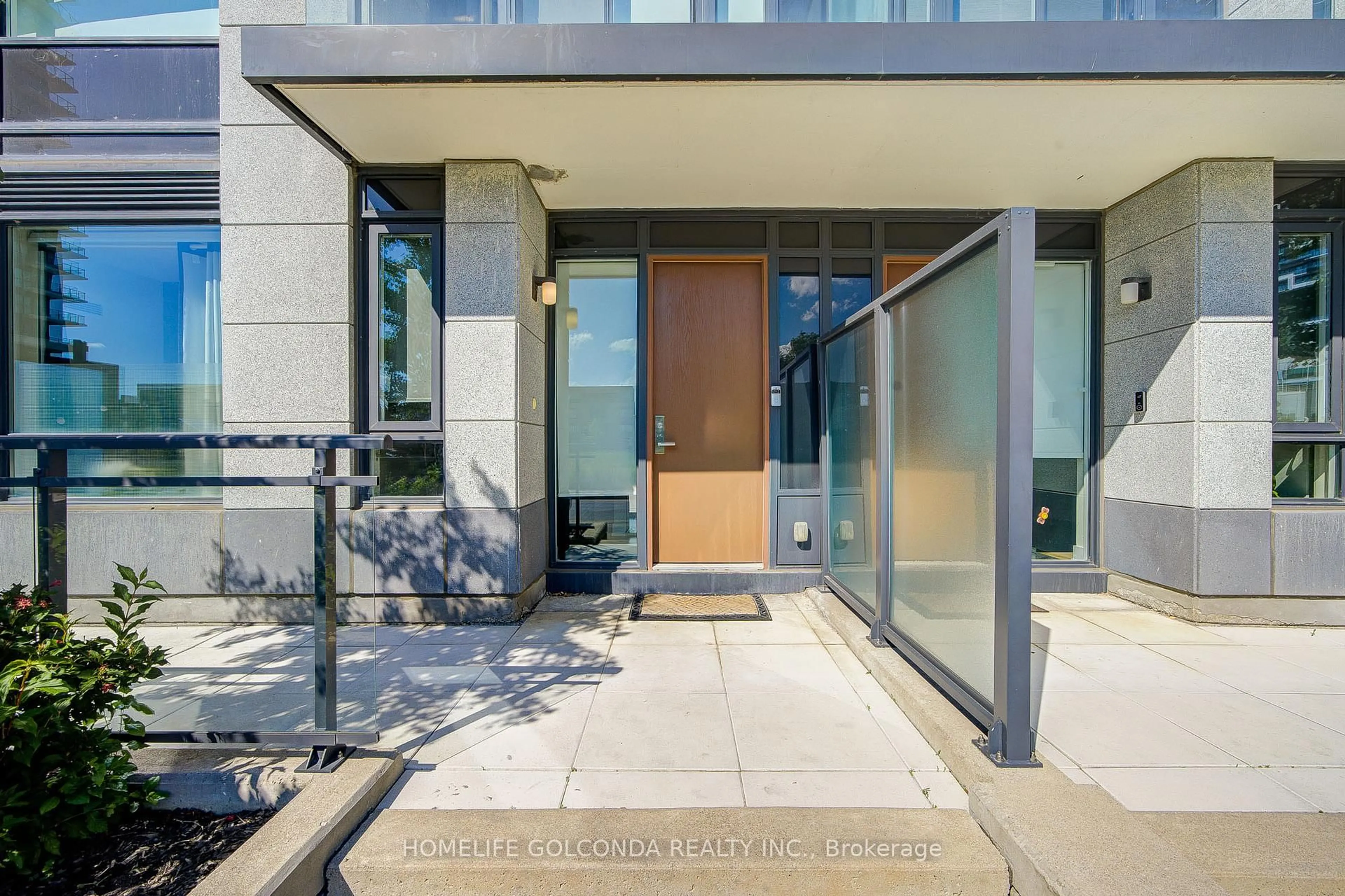 Indoor entryway for 4011 Brickstone Mews, Mississauga Ontario L5B 0G3