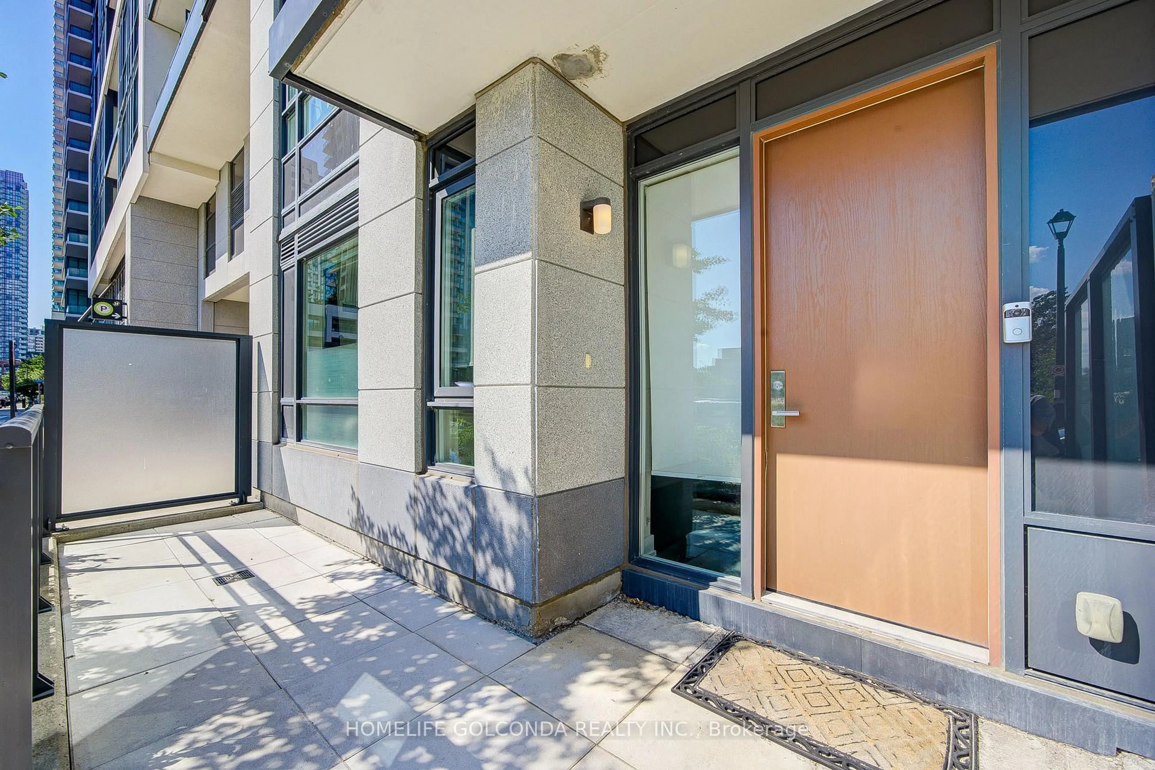 Indoor entryway for 4011 Brickstone Mews, Mississauga Ontario L5B 0G3