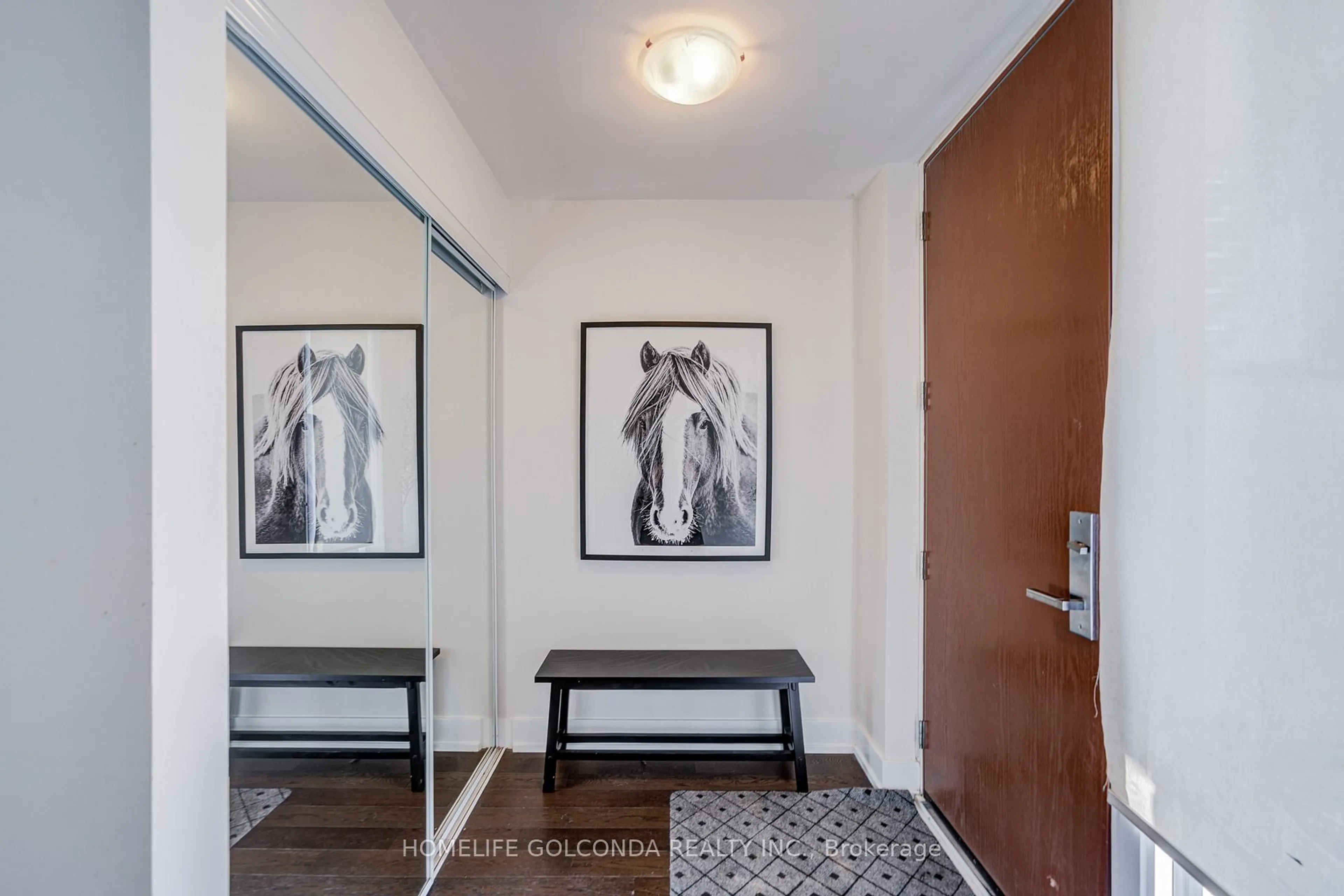 Indoor entryway for 4011 Brickstone Mews, Mississauga Ontario L5B 0G3