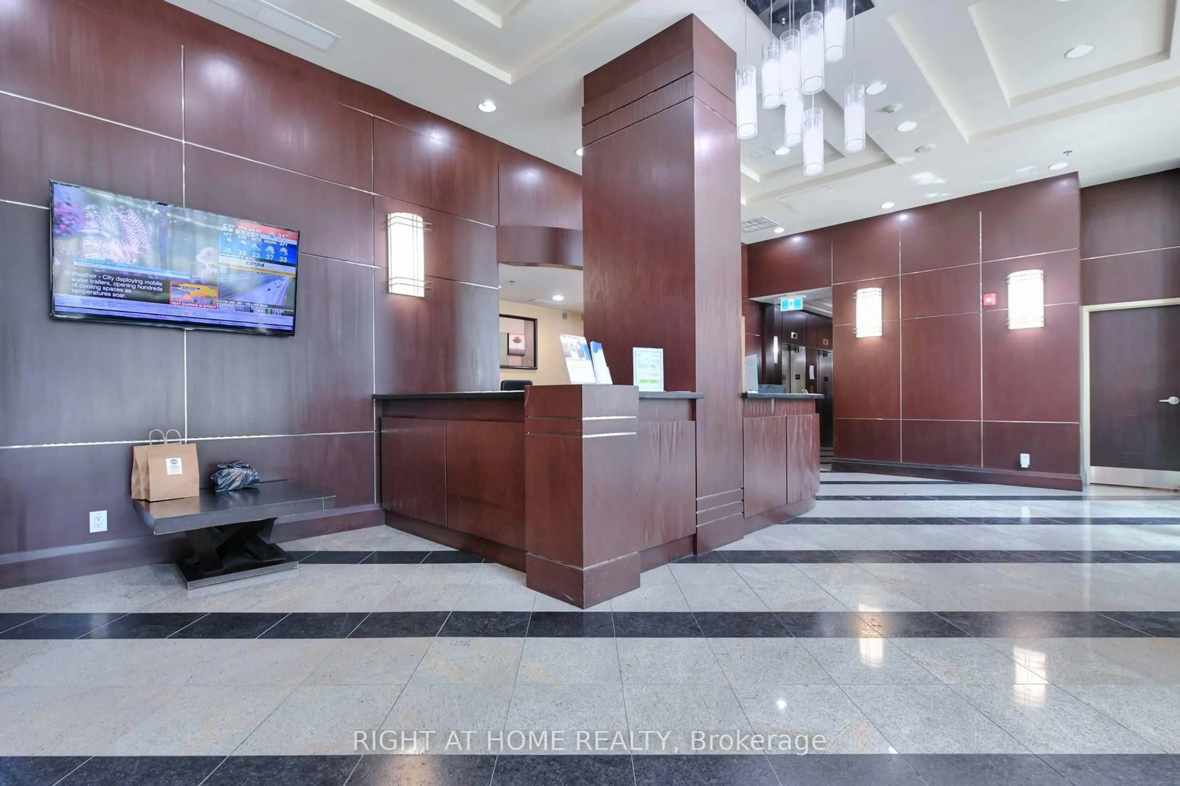 Lobby for 208 Enfield Pl #2005, Mississauga Ontario L5B 0G8