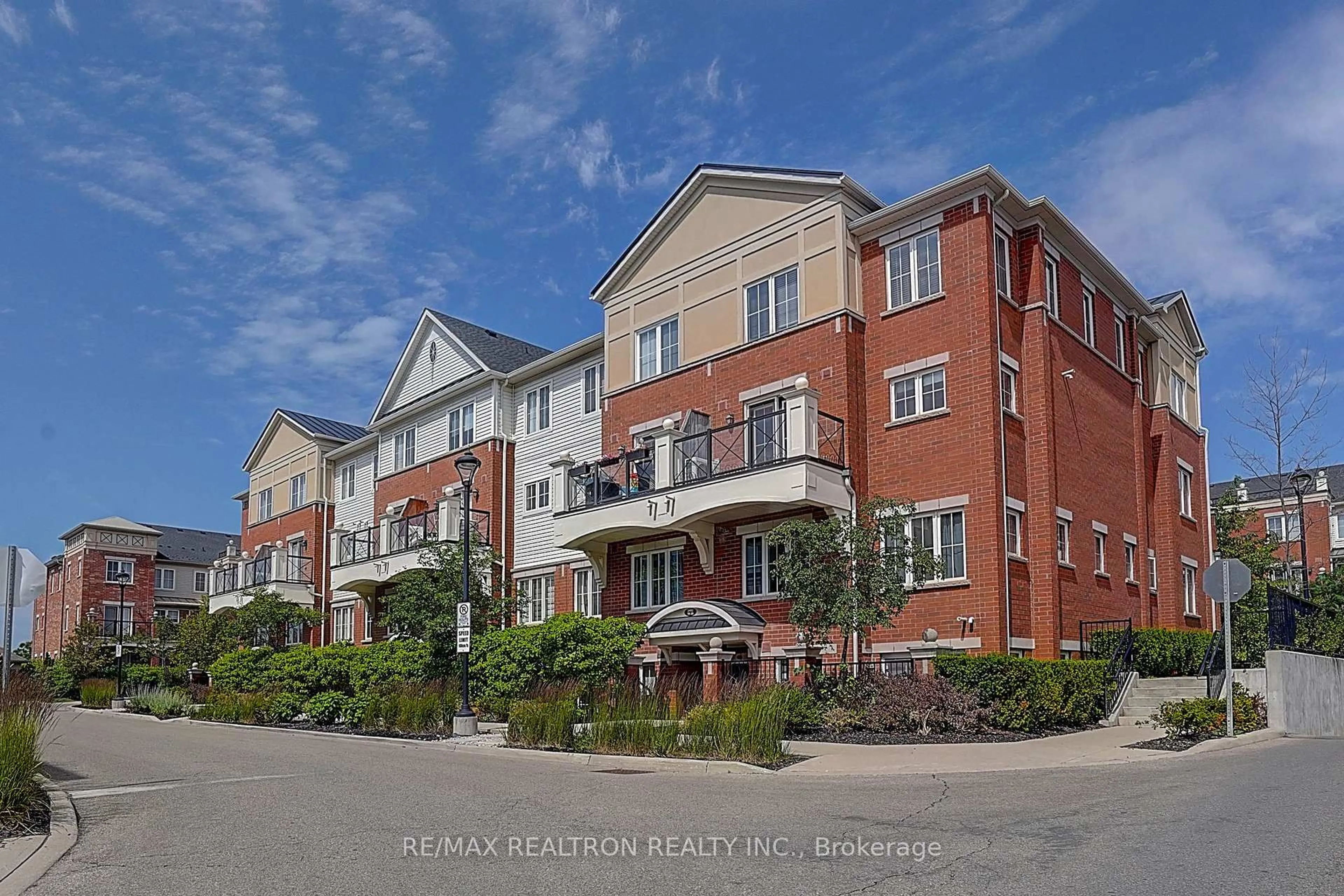 Unknown for 2492 Post Rd #16, Oakville Ontario L6H 0G6