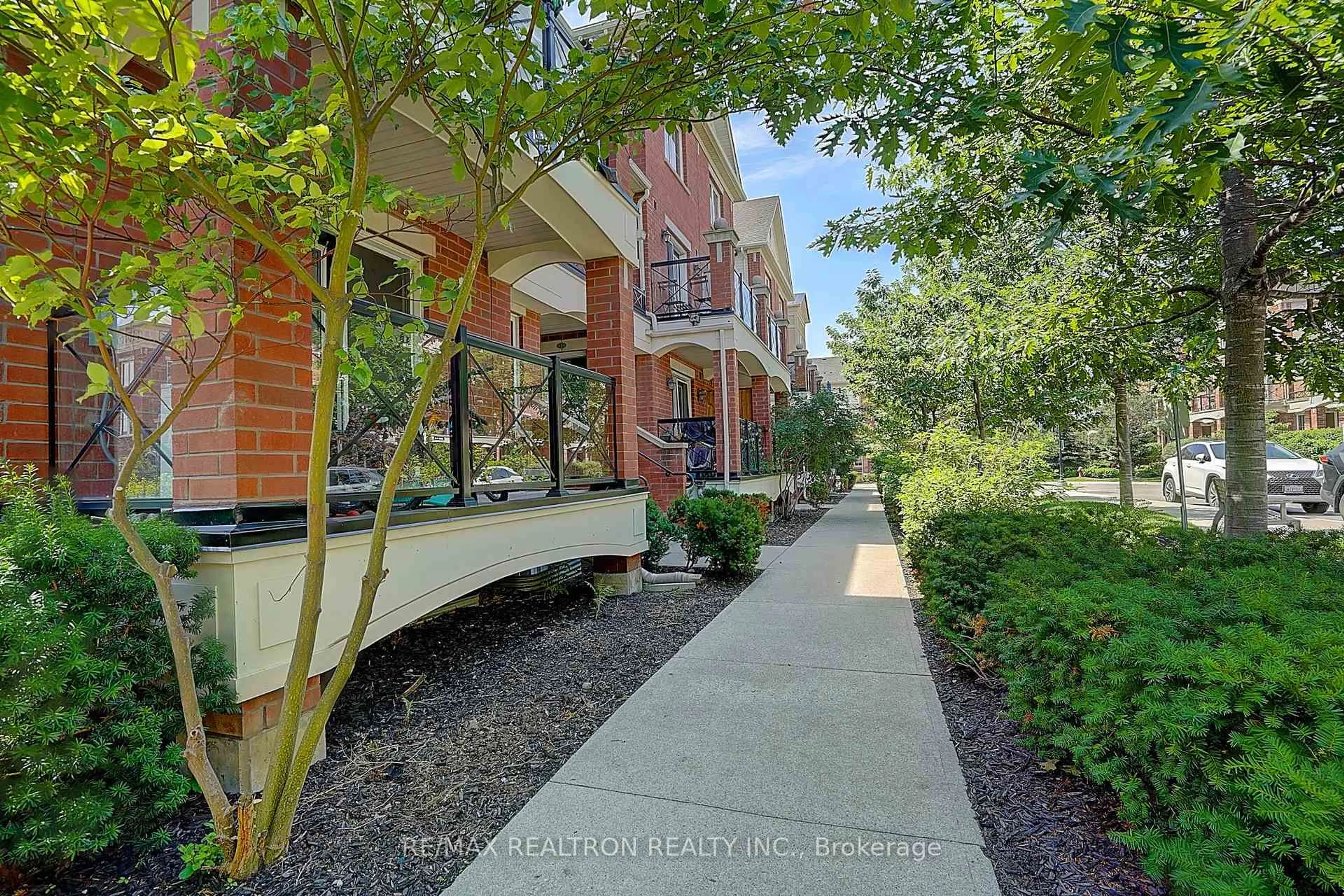 Patio, street for 2492 Post Rd #16, Oakville Ontario L6H 0G6
