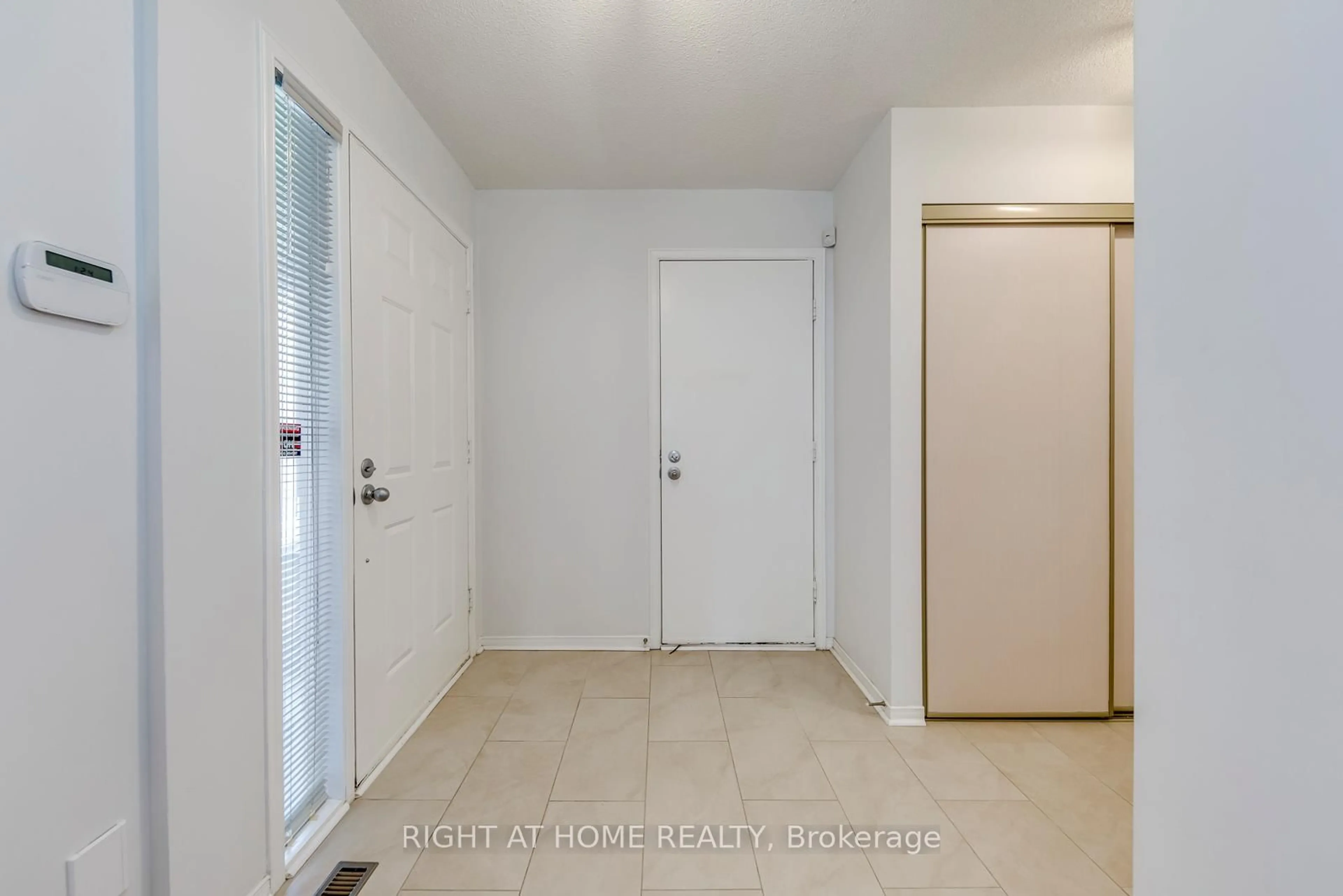 Unknown for 17 Nickel Cres, Brampton Ontario L6S 4W3