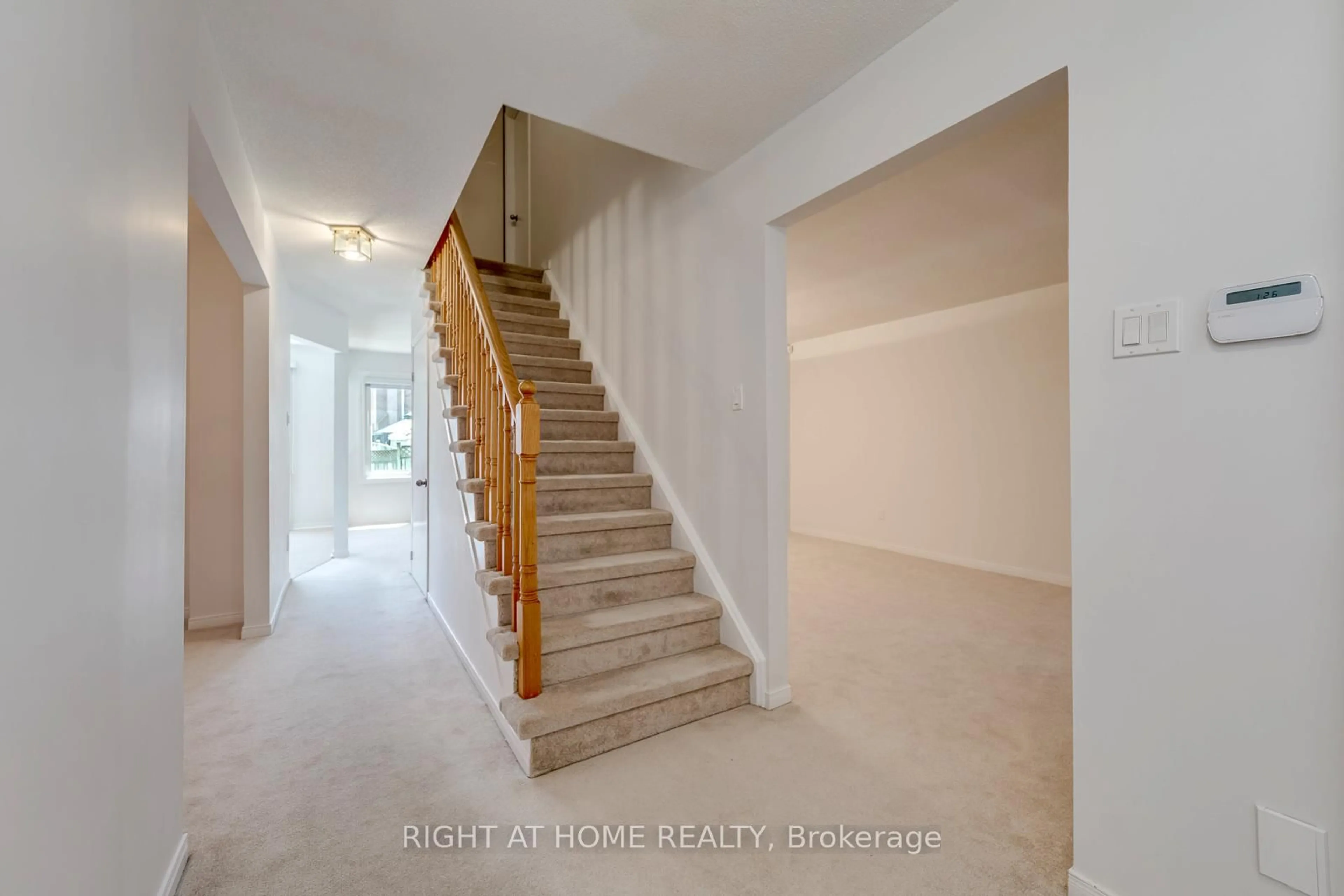 Unknown for 17 Nickel Cres, Brampton Ontario L6S 4W3