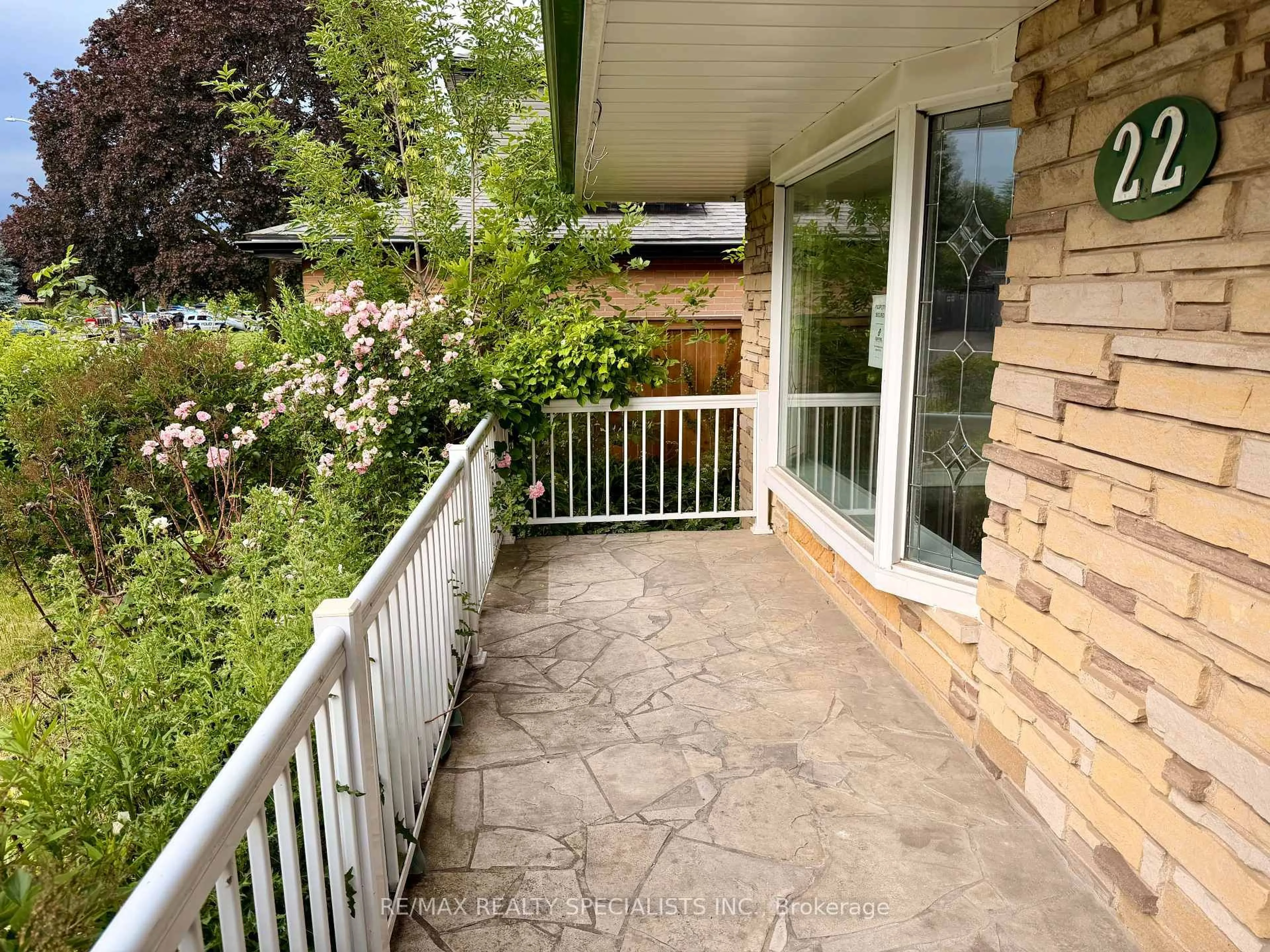 Patio, street for 22 Beechwood Cres, Brampton Ontario L6T 1Y1