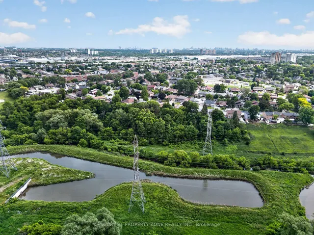 121 Saint Lucie Dr, Toronto 5