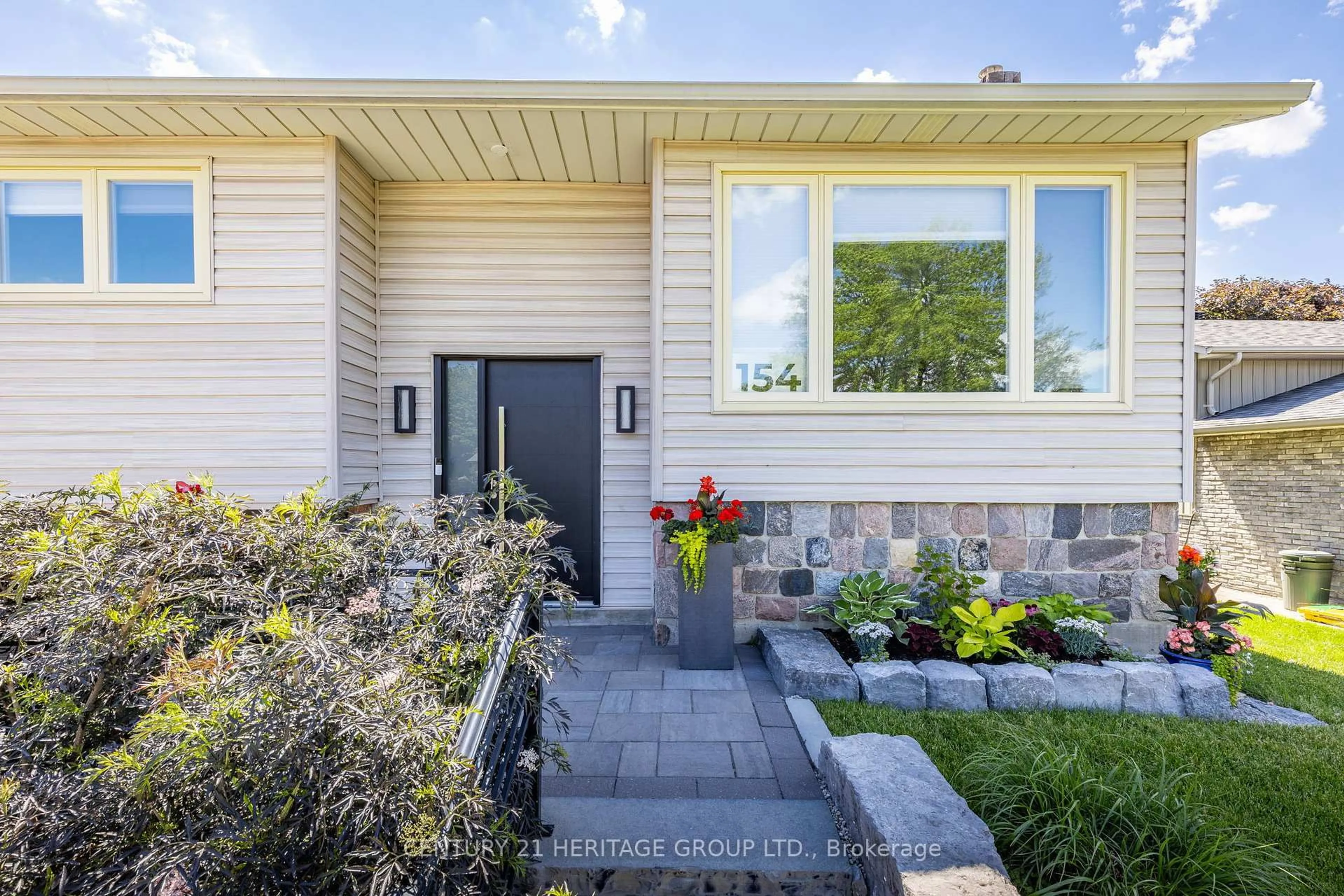 Home with brick exterior material, street for 154 Ridge Rd, Caledon Ontario L7E 4V4