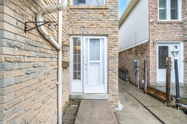 32 Dafoe Cres, Brampton 5
