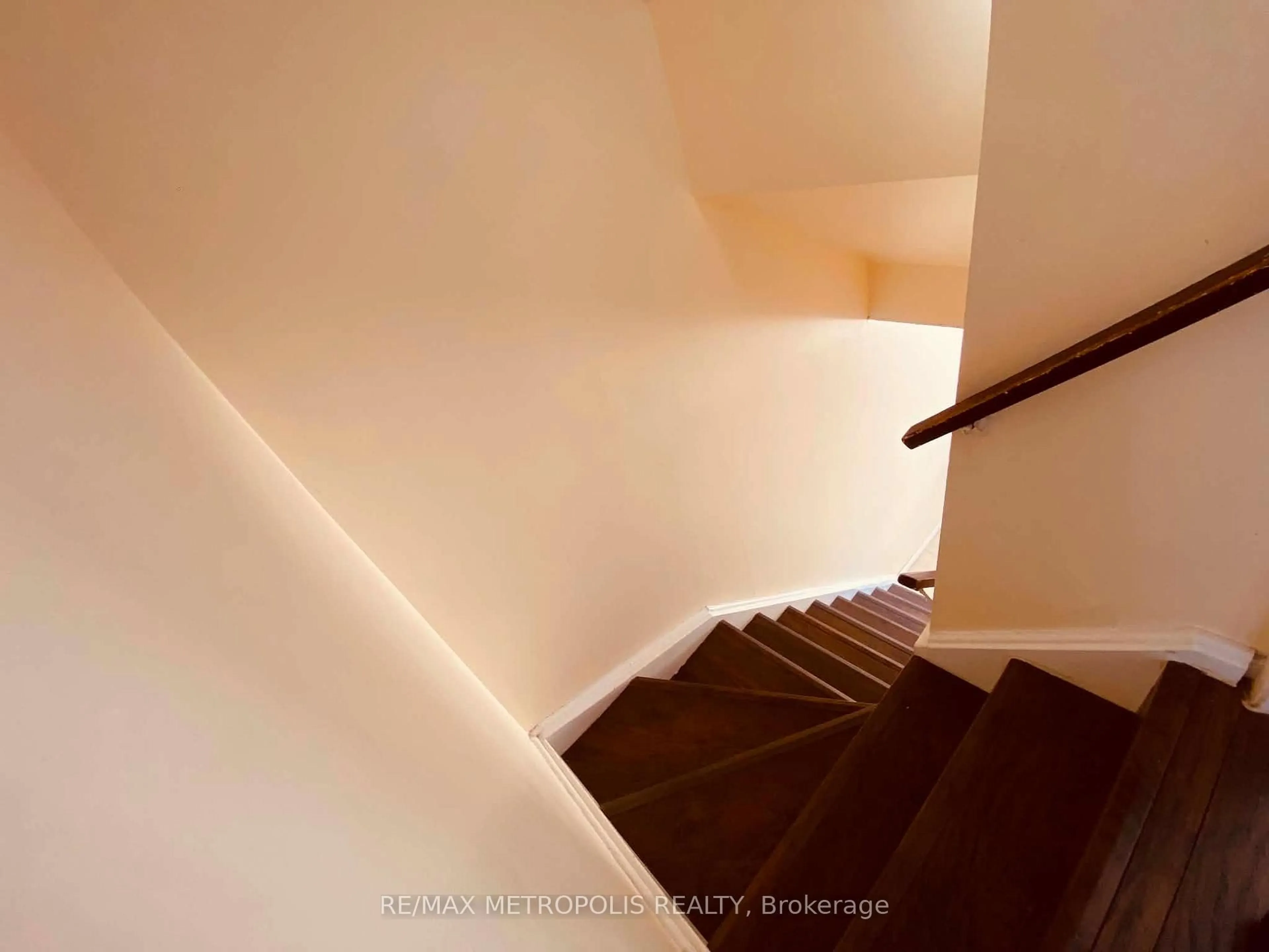 Stairs for 85 Elmvale Ave, Brampton Ontario L6Z 1A6