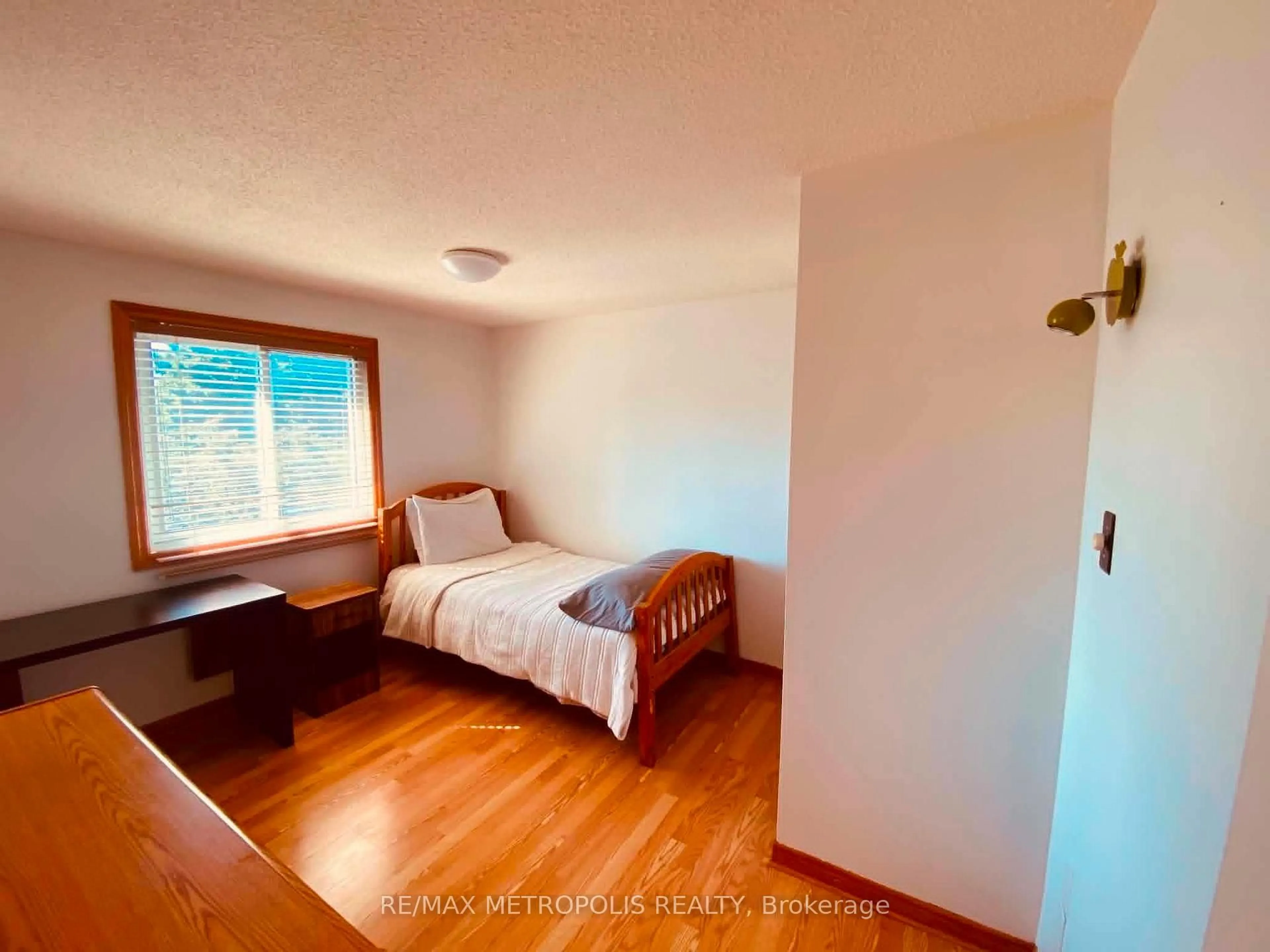 A pic of a room for 85 Elmvale Ave, Brampton Ontario L6Z 1A6