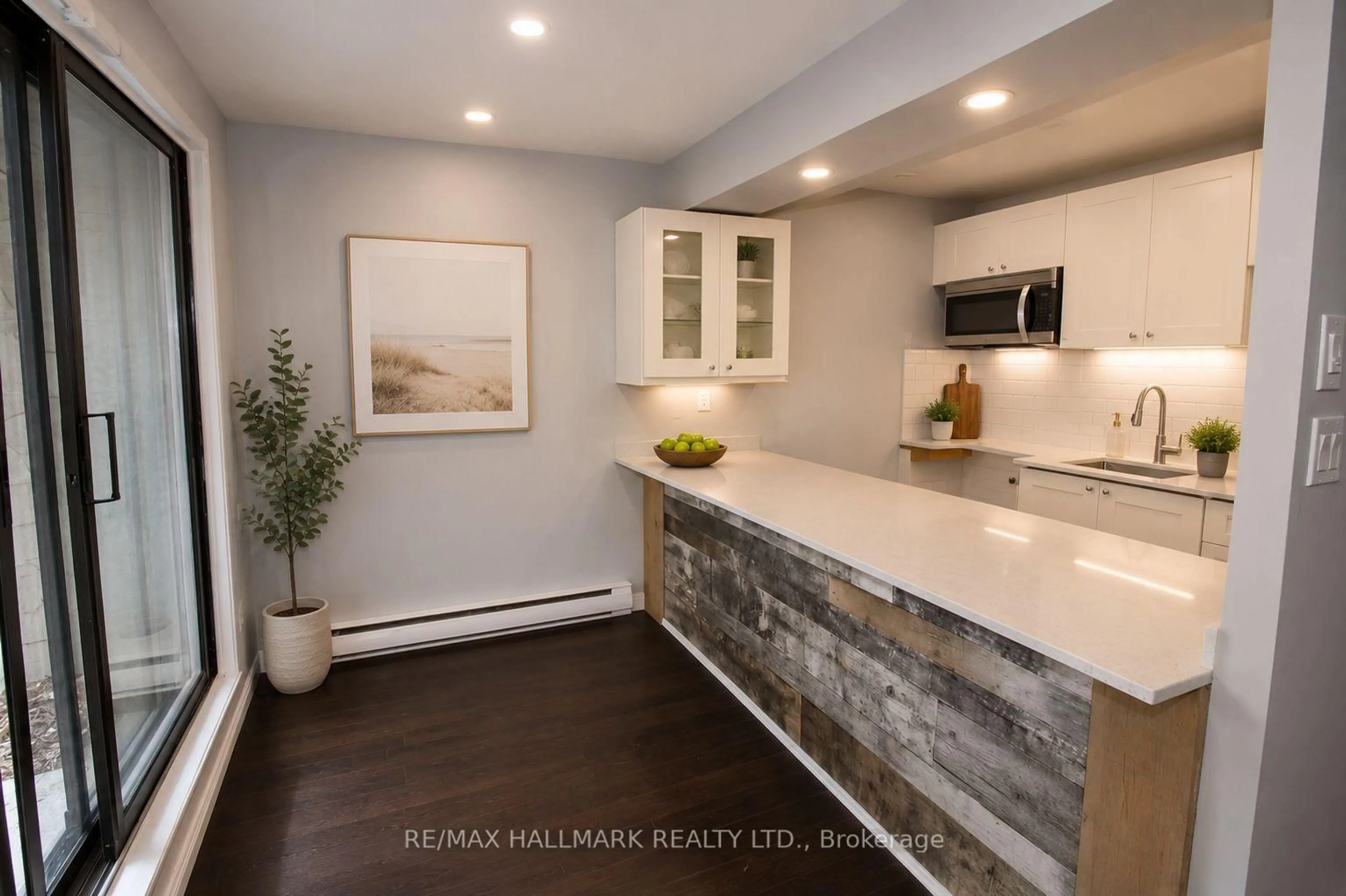Open concept kitchen, unknown for 1016 Falgarwood Dr #40, Oakville Ontario L6H 2P5