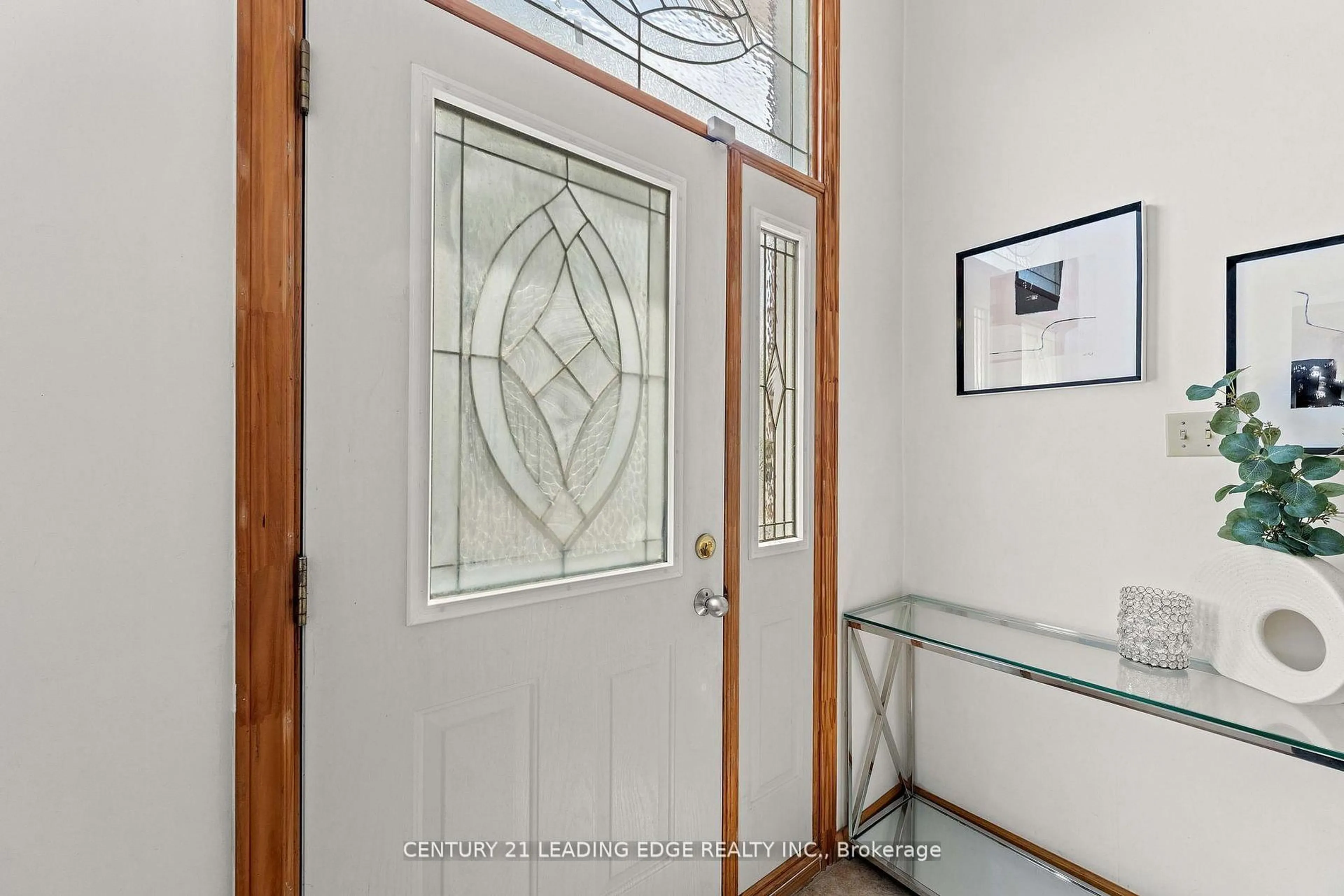 Indoor entryway for 881 Blairholm Ave, Mississauga Ontario L5C 1G5