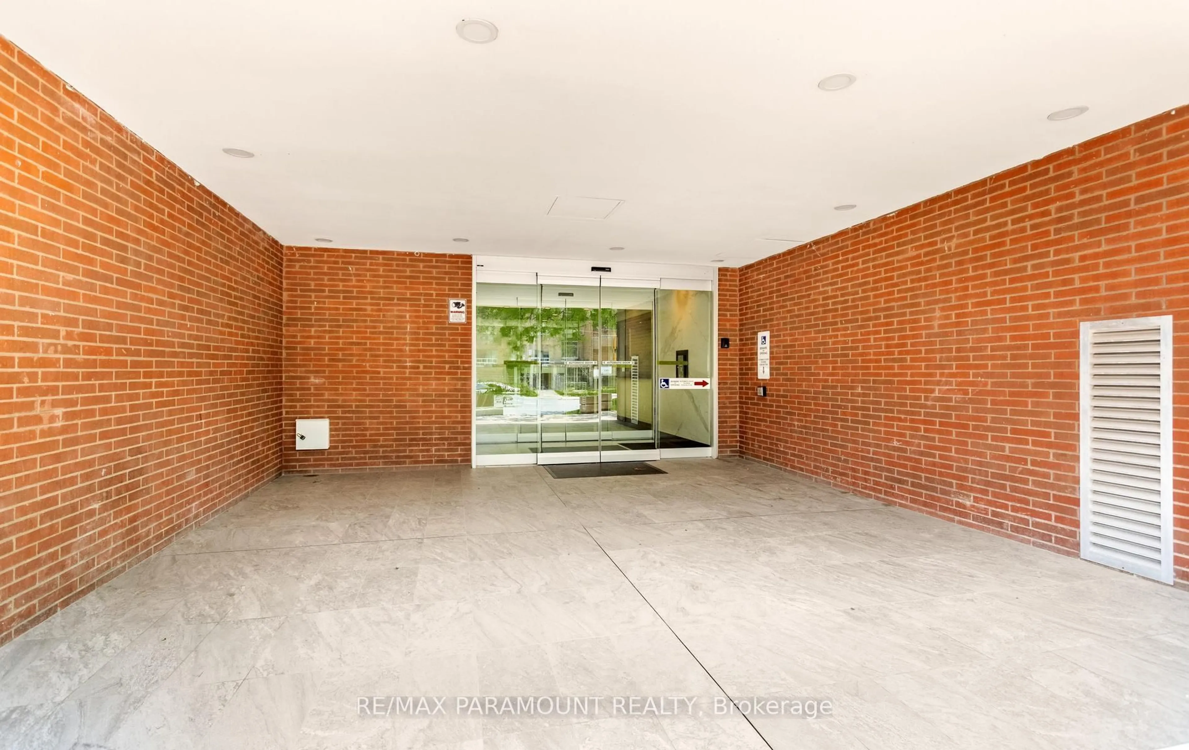 Indoor foyer for 1881 Jane St #303, Toronto Ontario M9N 3S7