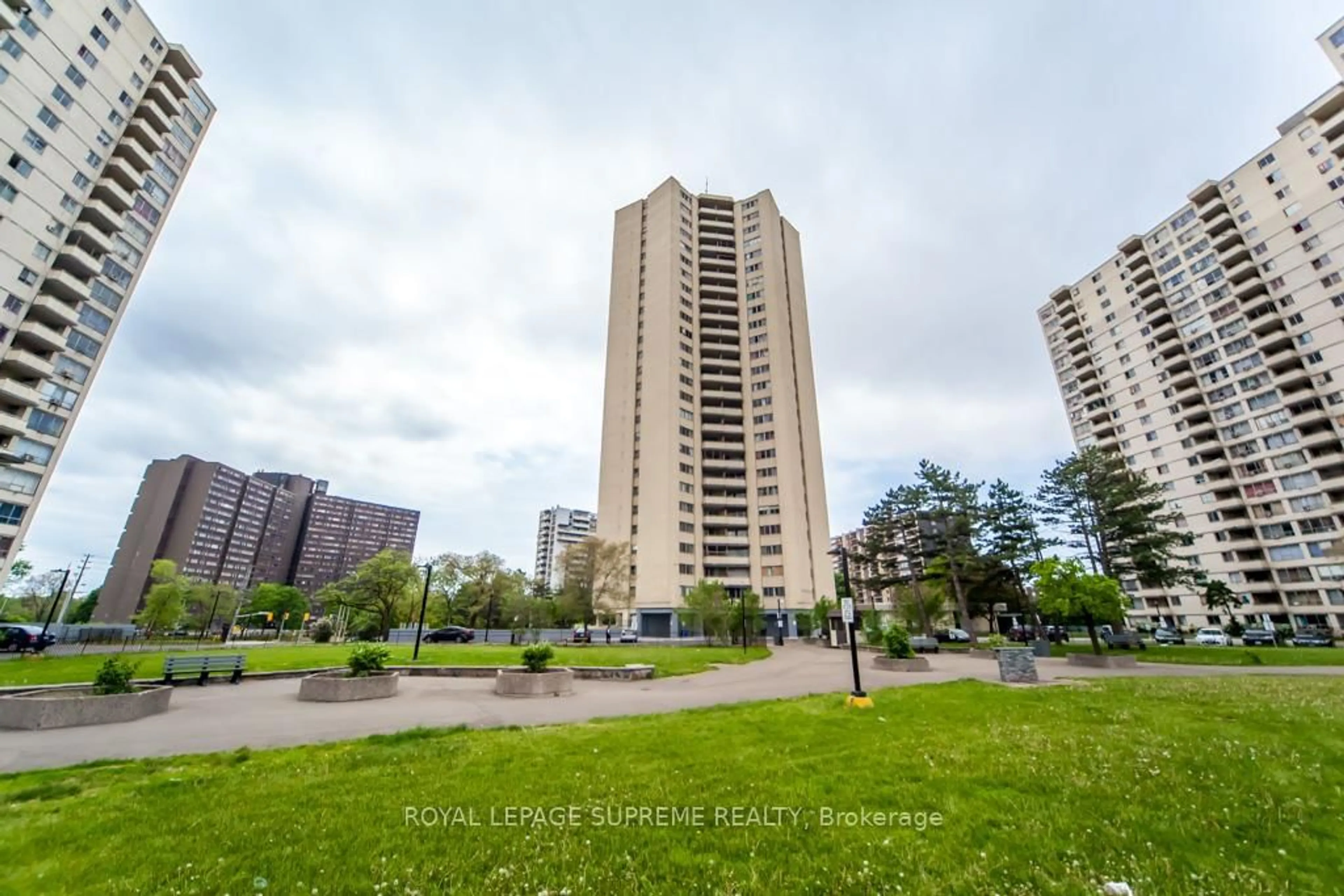 Unknown for 330 Dixon Rd #2101, Toronto Ontario M9R 1S9