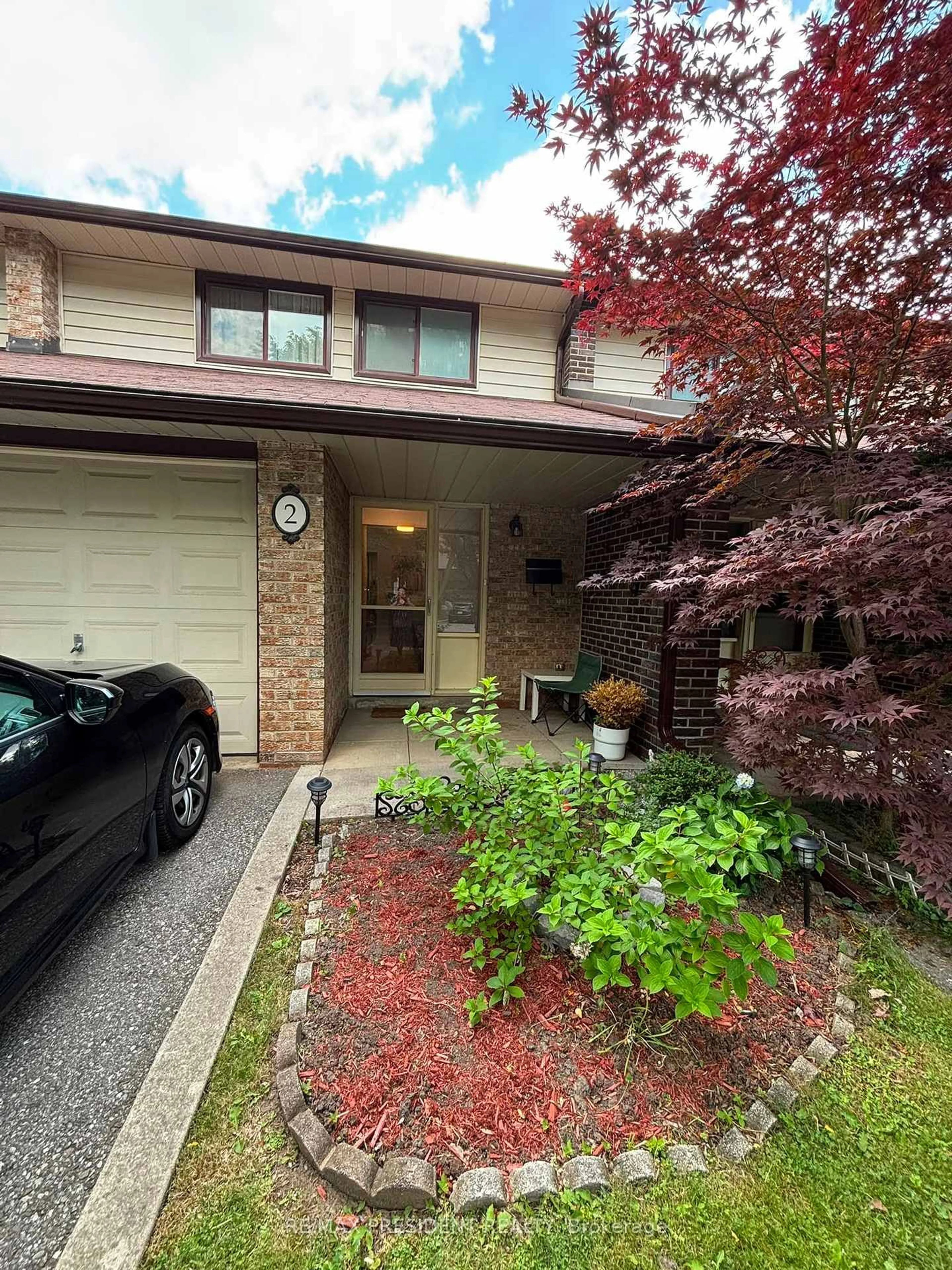 Home with vinyl exterior material, street for 2020 South Millway #2, Mississauga Ontario L5L 1K2