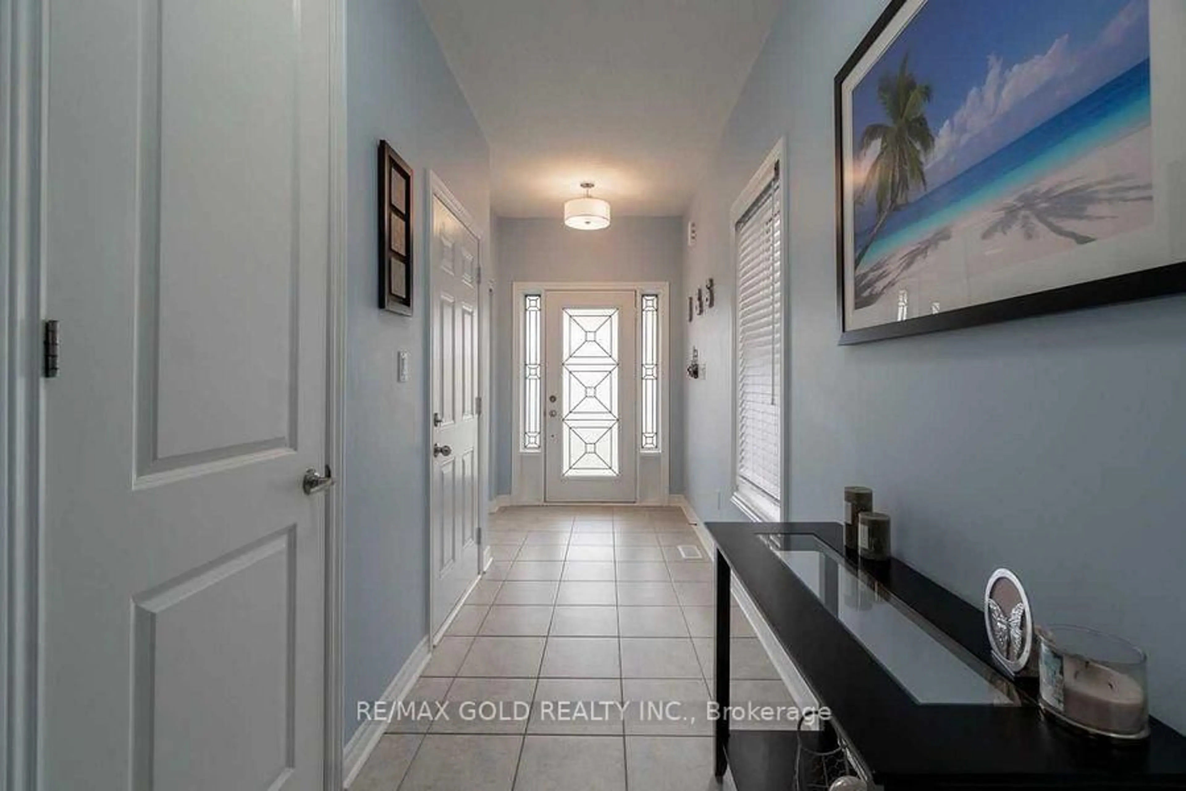 Indoor entryway for 13 Walbrook Rd, Brampton Ontario L6X 3E3