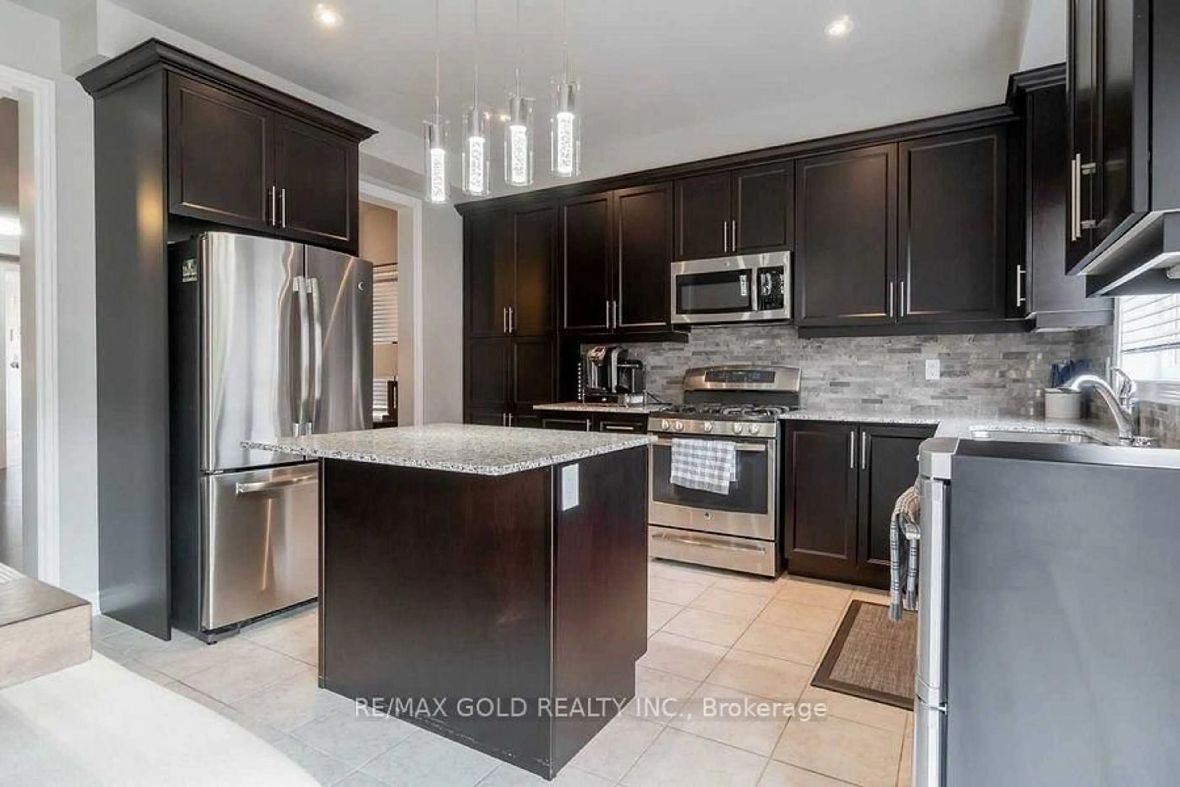 Open concept kitchen, unknown for 13 Walbrook Rd, Brampton Ontario L6X 3E3