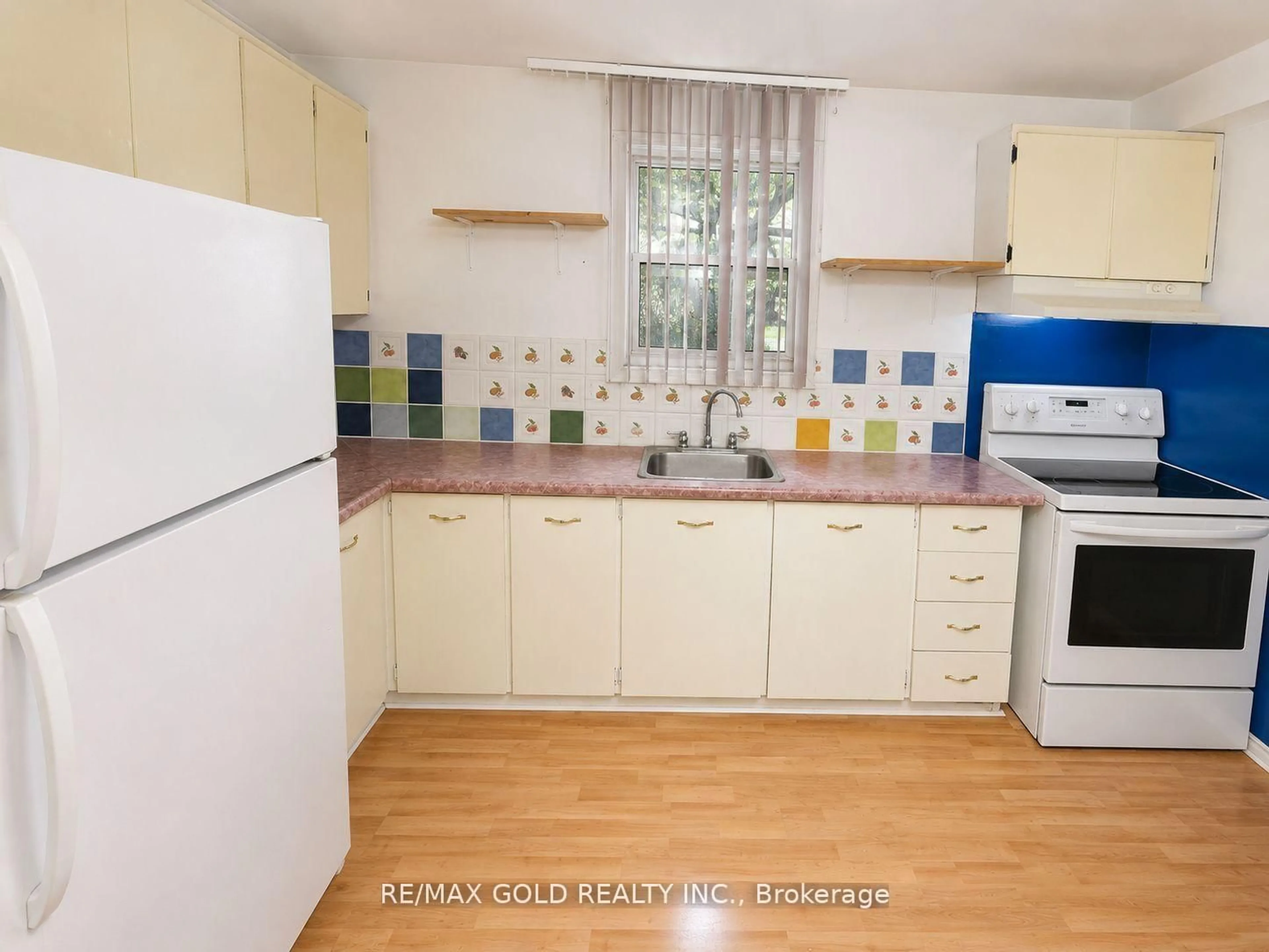 Standard kitchen, unknown for 15 Huntingwood Cres, Brampton Ontario L6S 1C5