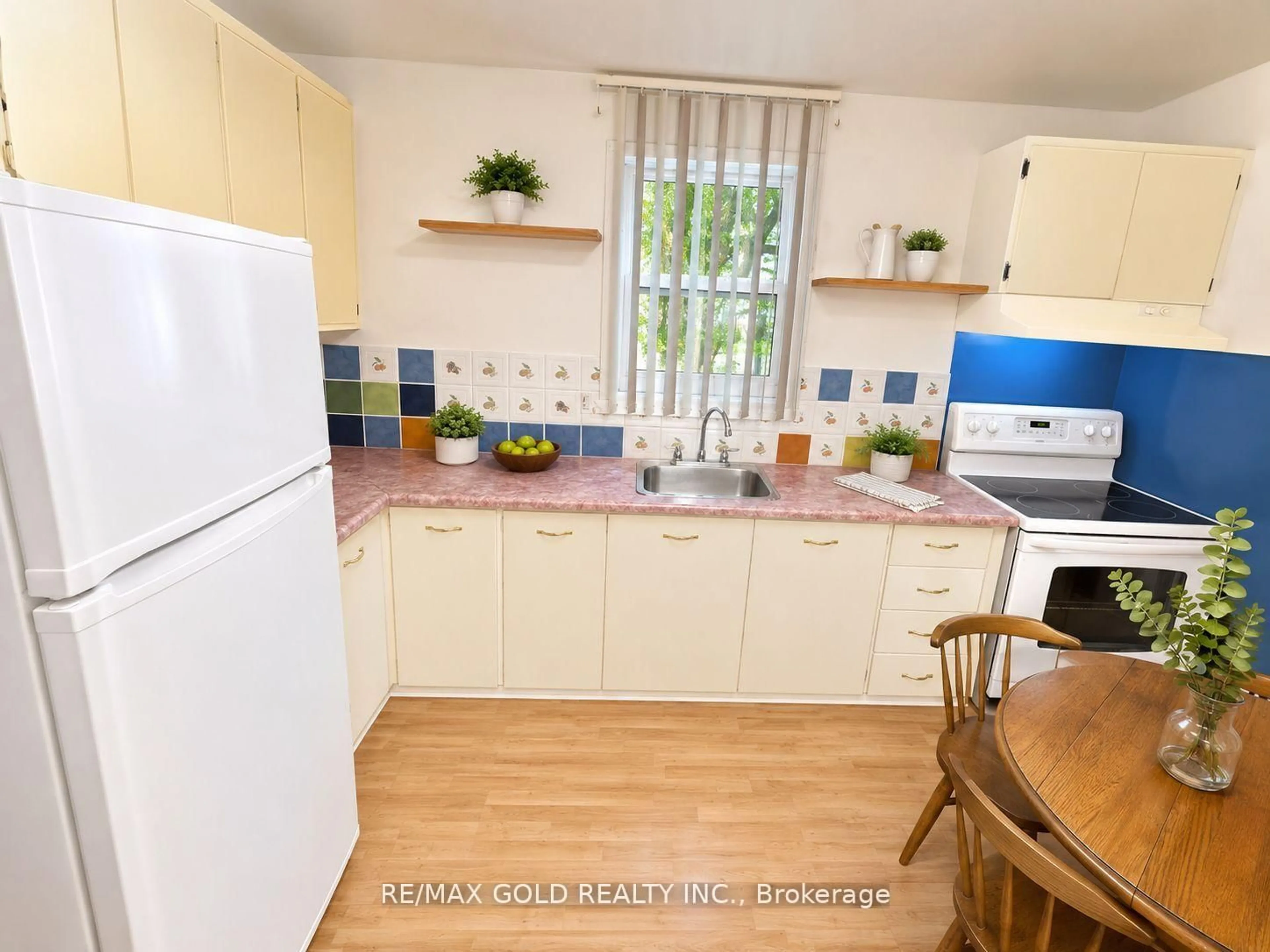 Standard kitchen, unknown for 15 Huntingwood Cres, Brampton Ontario L6S 1C5