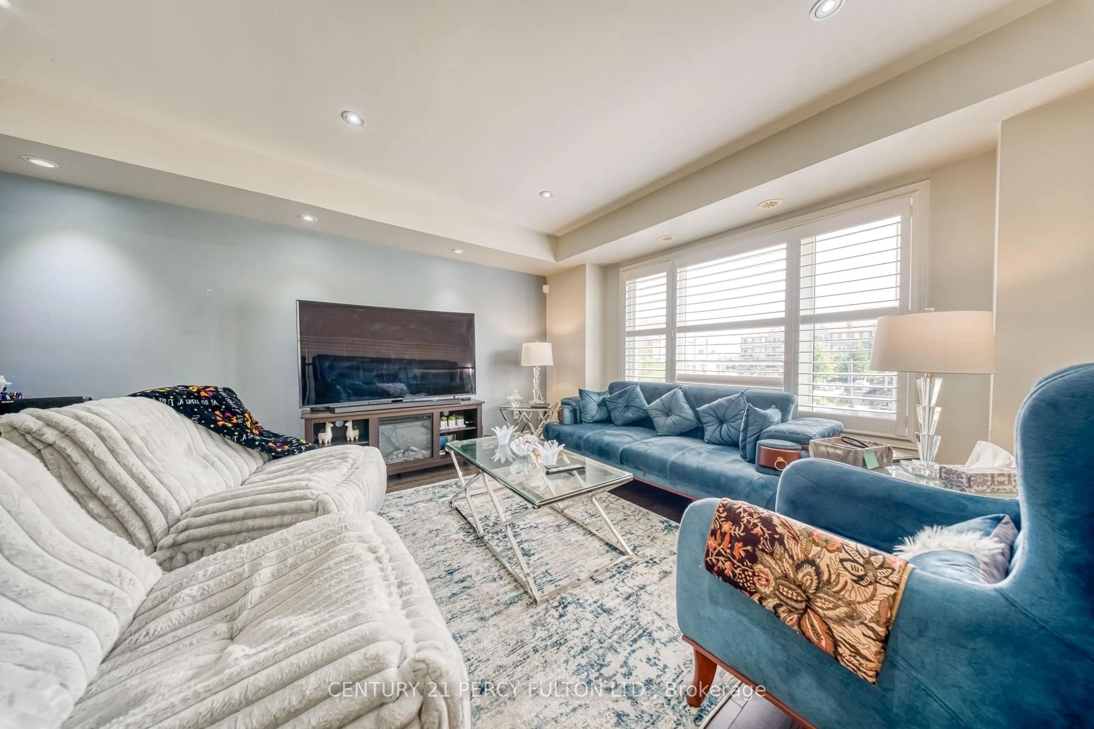 Living room with furniture, unknown for 3050 Erin Centre Blvd #67, Mississauga Ontario L5M 0P5