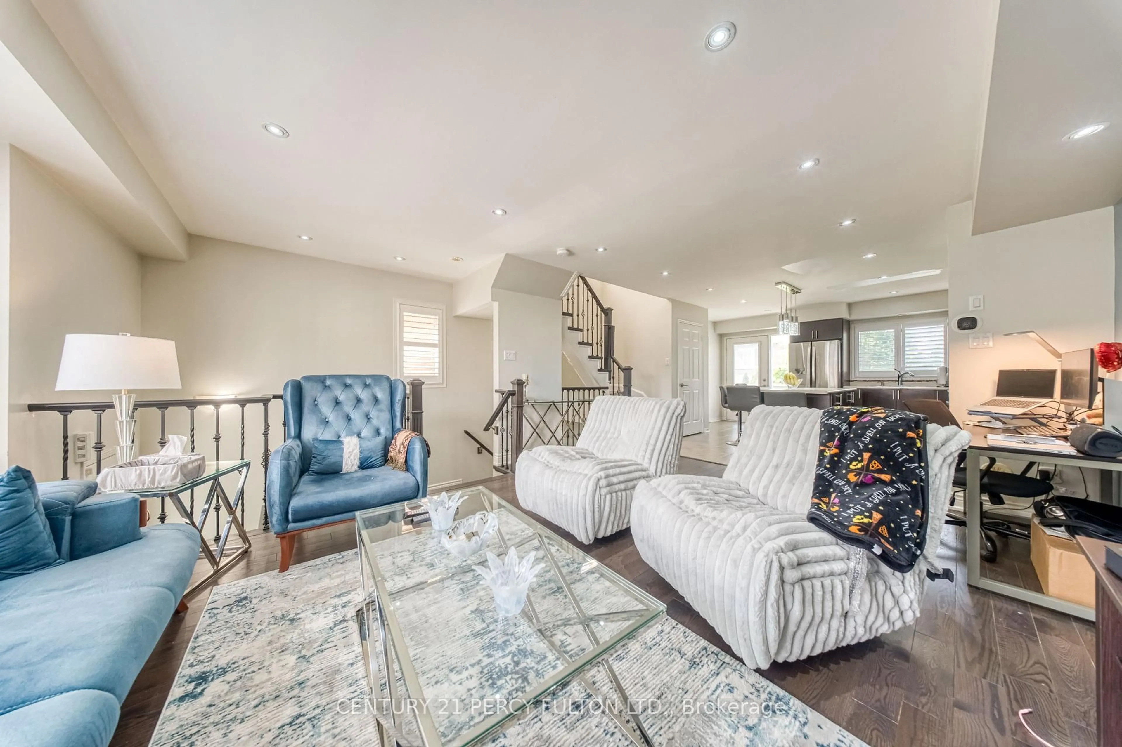 Living room with furniture, unknown for 3050 Erin Centre Blvd #67, Mississauga Ontario L5M 0P5