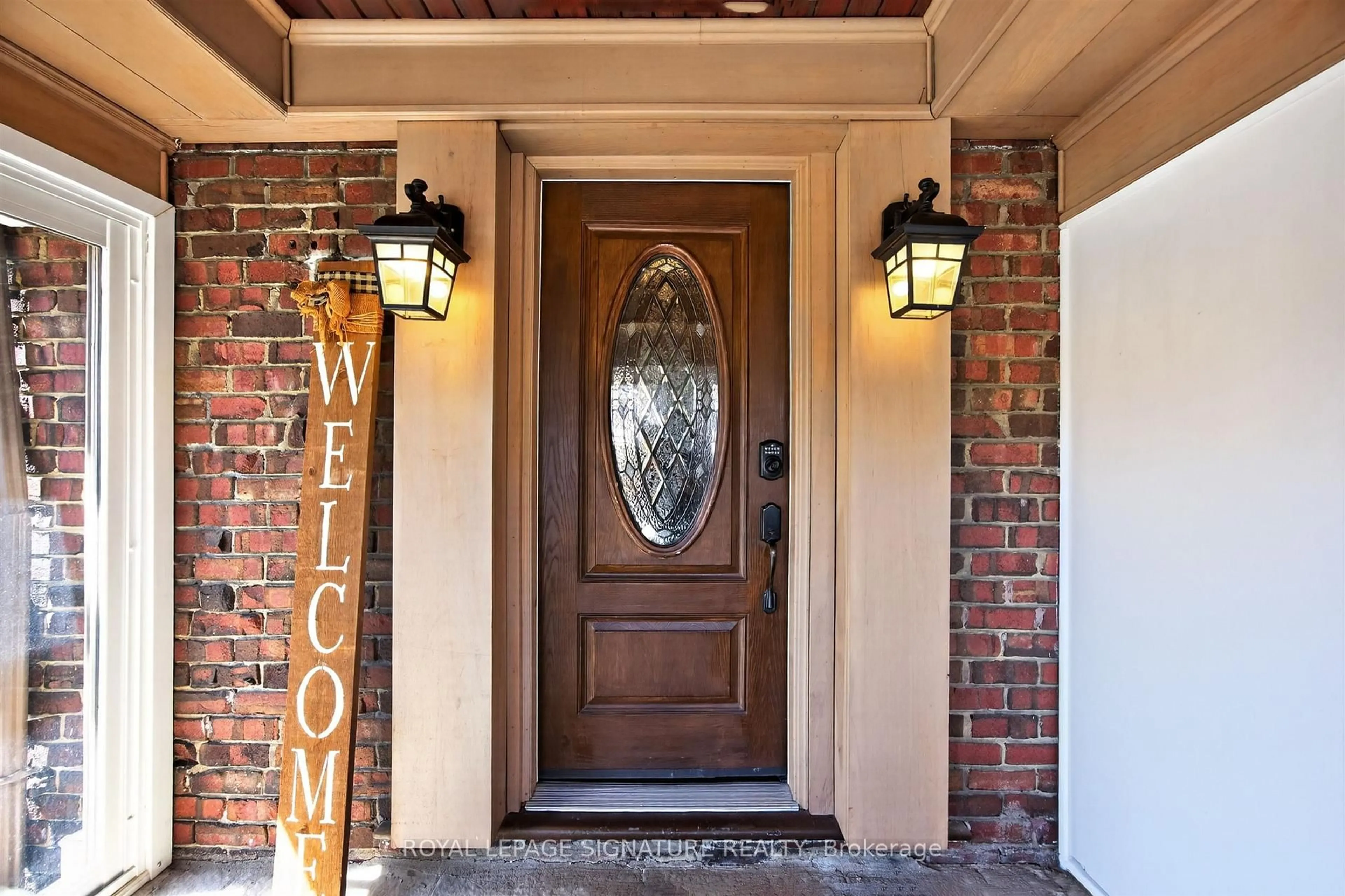 Indoor entryway for 426 Armadale Ave, Toronto Ontario M6S 3X8