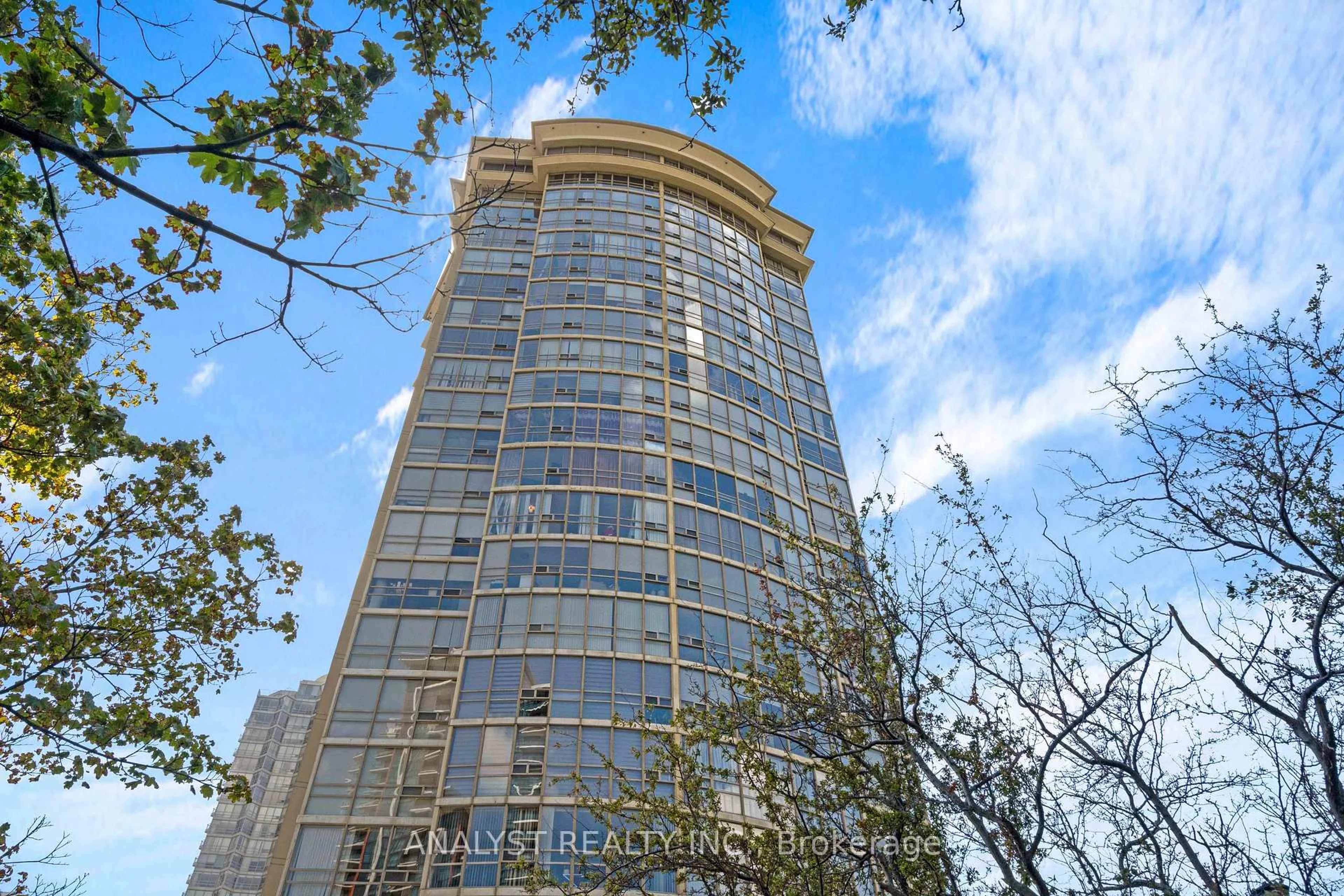 Unknown for 50 Eglinton Ave #909, Mississauga Ontario L5R 3P5