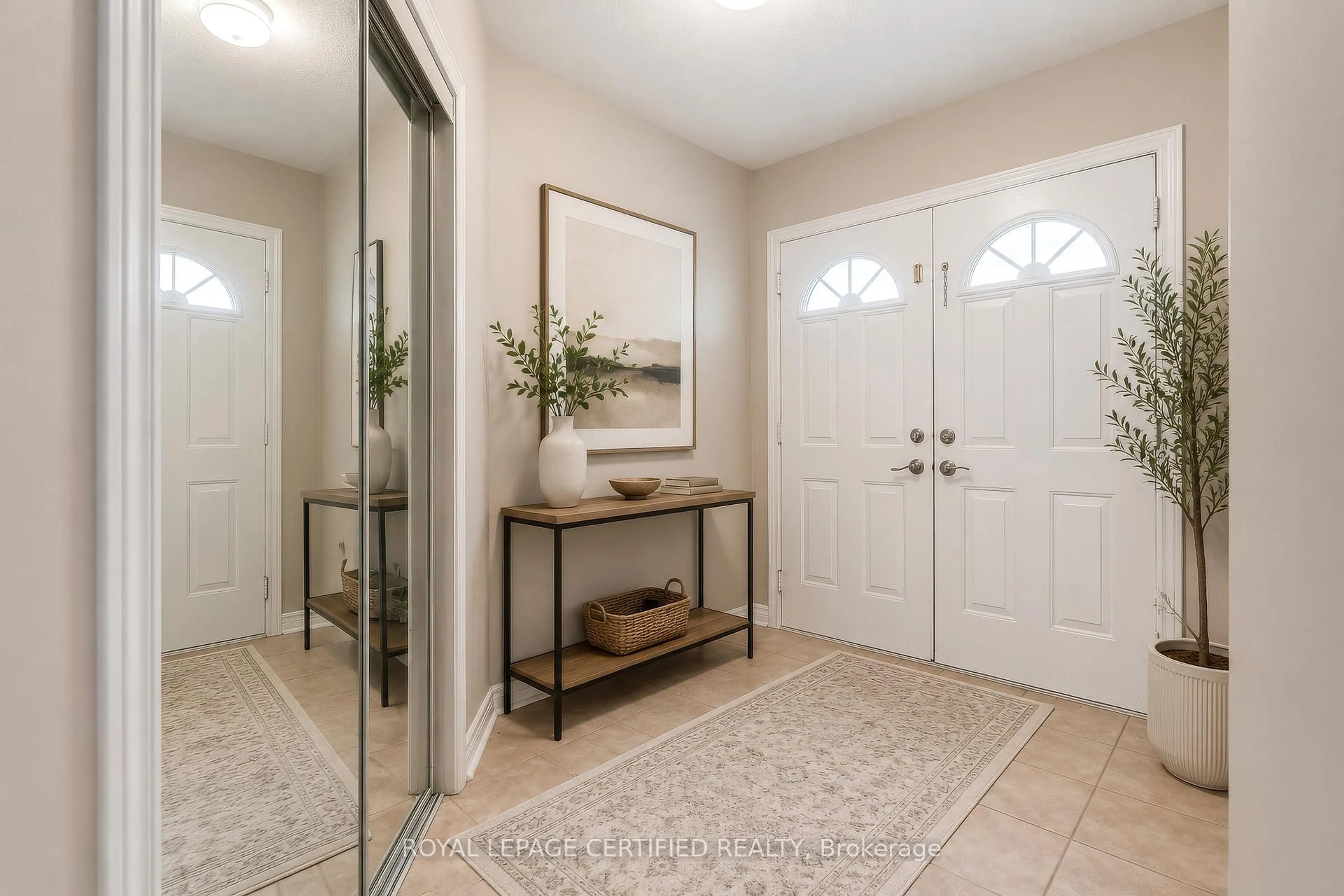 Indoor entryway for 7177 Village Walk, Mississauga Ontario L5W 1X2