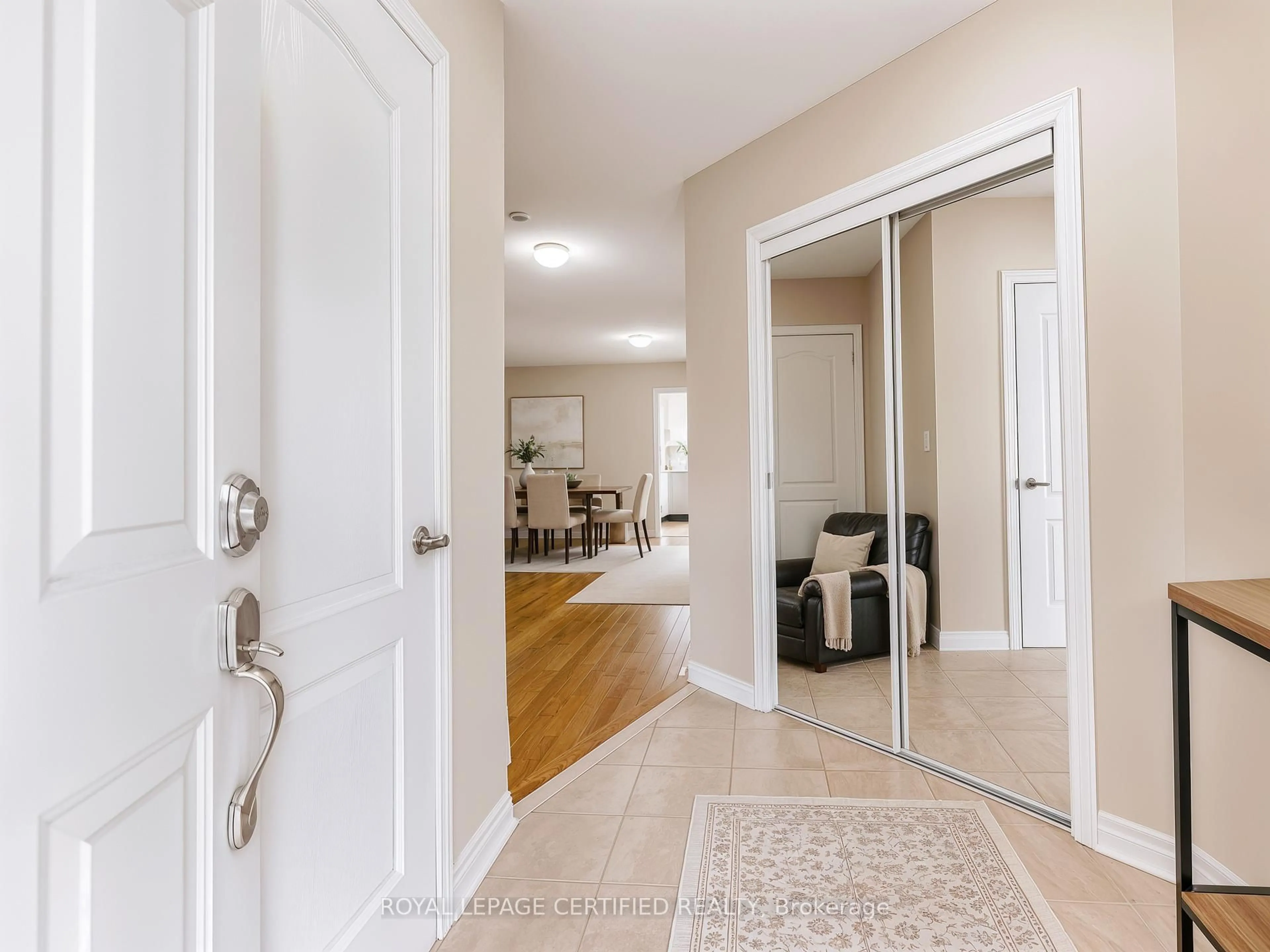 Indoor entryway for 7177 Village Walk, Mississauga Ontario L5W 1X2