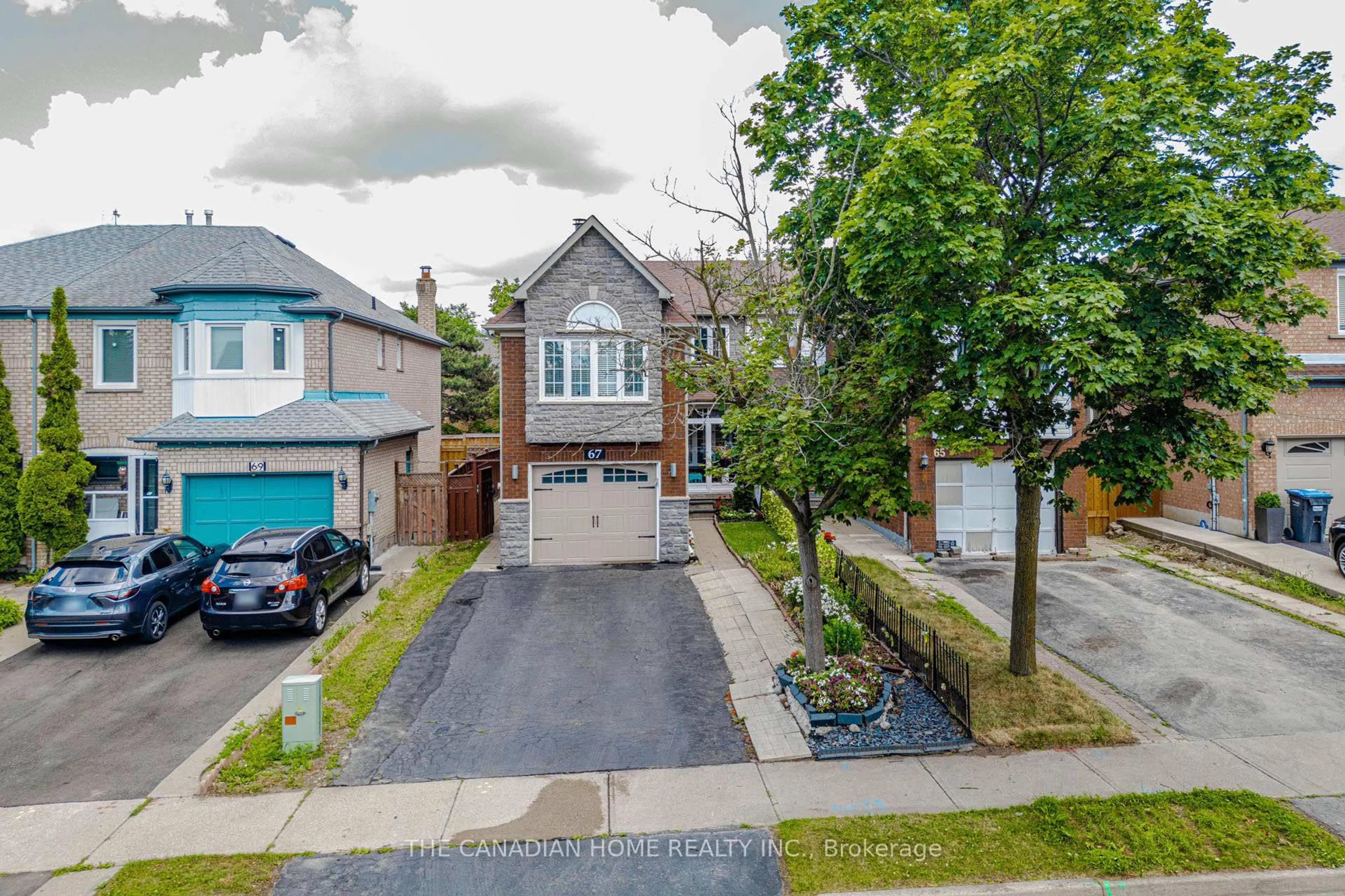 A pic from outside/outdoor area/front of a property/back of a property/a pic from drone, street for 67 BIGHORN Cres, Brampton Ontario L6R 1G7