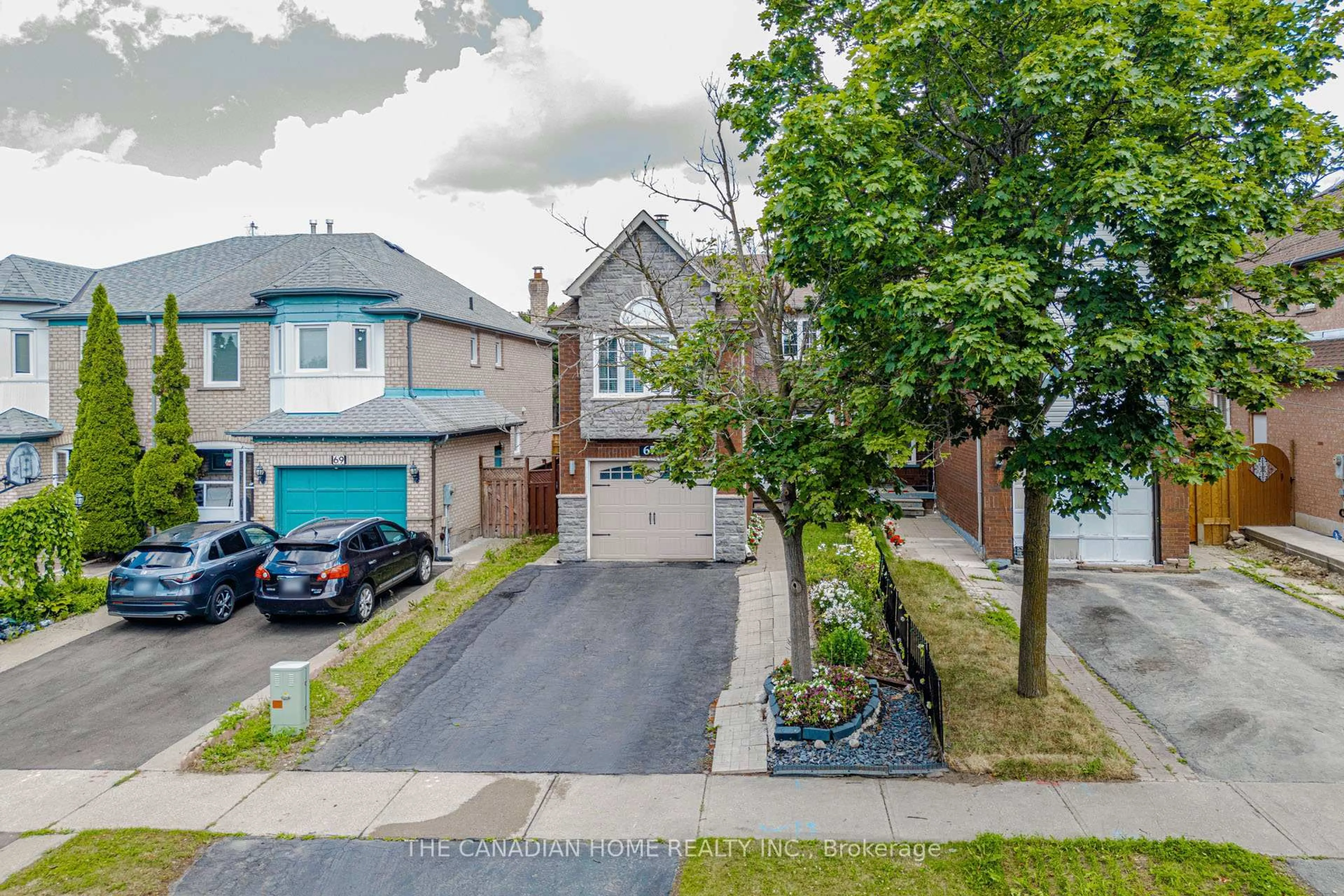 A pic from outside/outdoor area/front of a property/back of a property/a pic from drone, street for 67 BIGHORN Cres, Brampton Ontario L6R 1G7