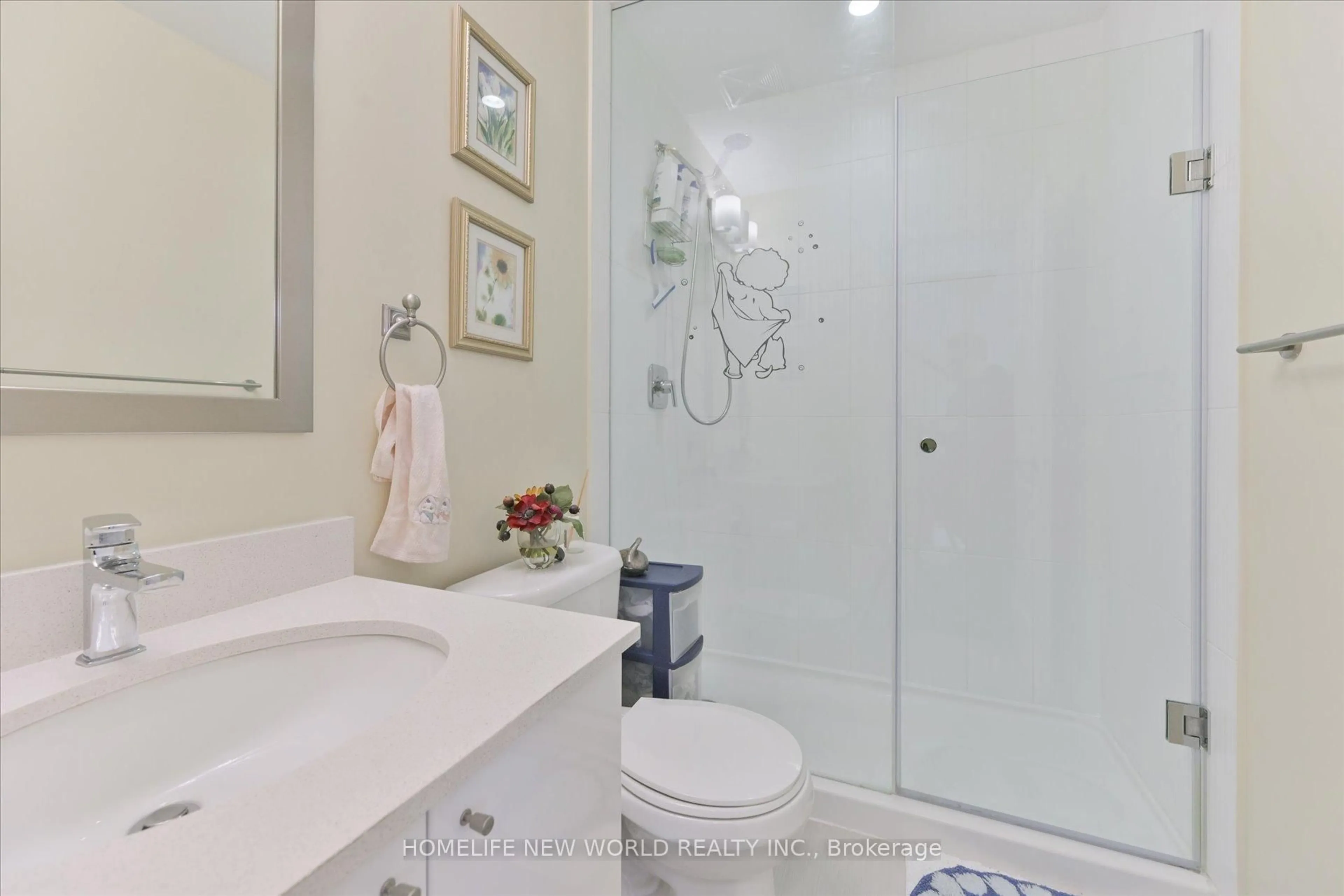 Standard bathroom, ceramic/tile floor for 90 Little Creek Rd #8, Mississauga Ontario L5R 0E9