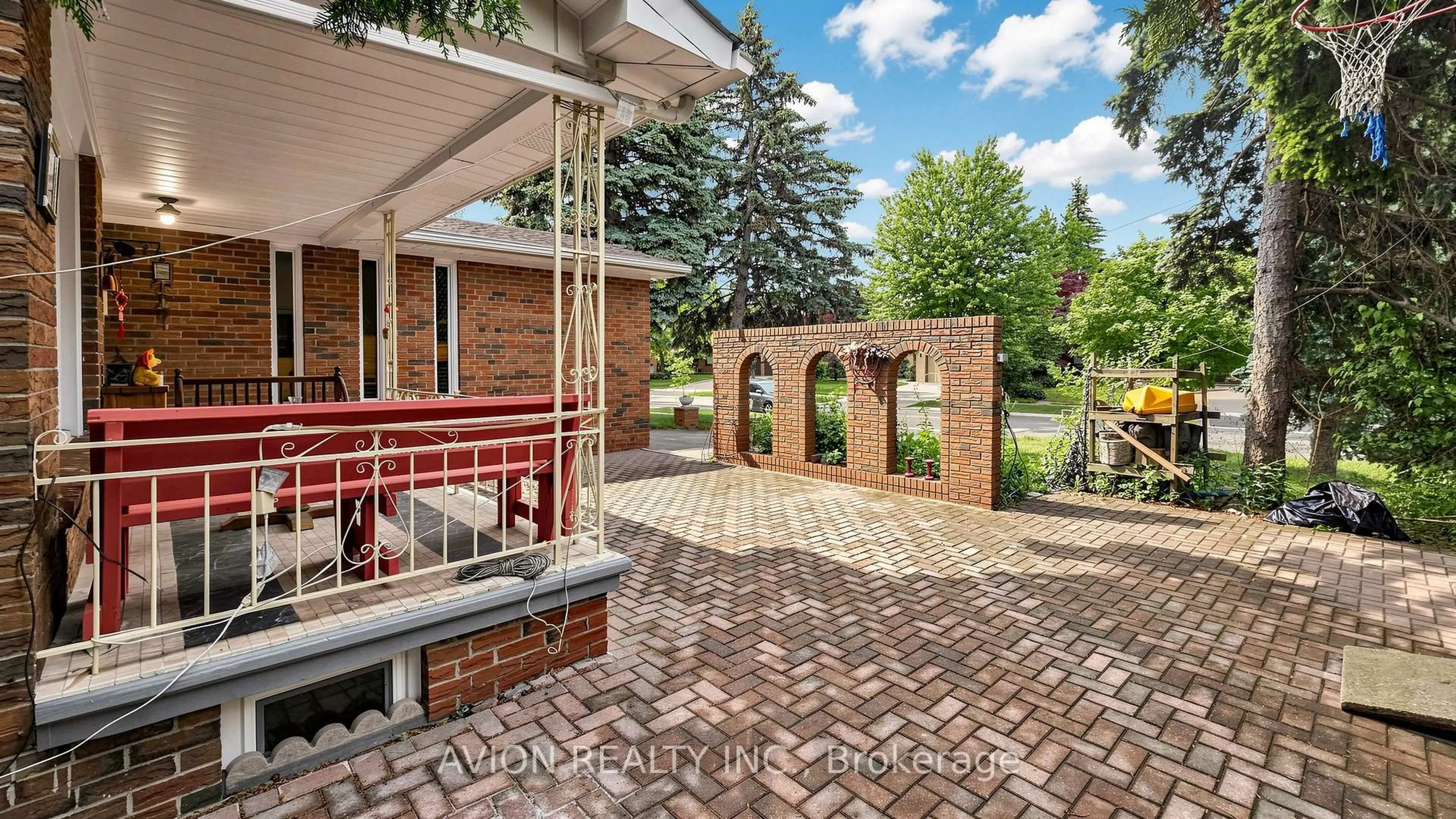 Patio, street for 1423 Malibou Terr, Mississauga Ontario L5J 4B9