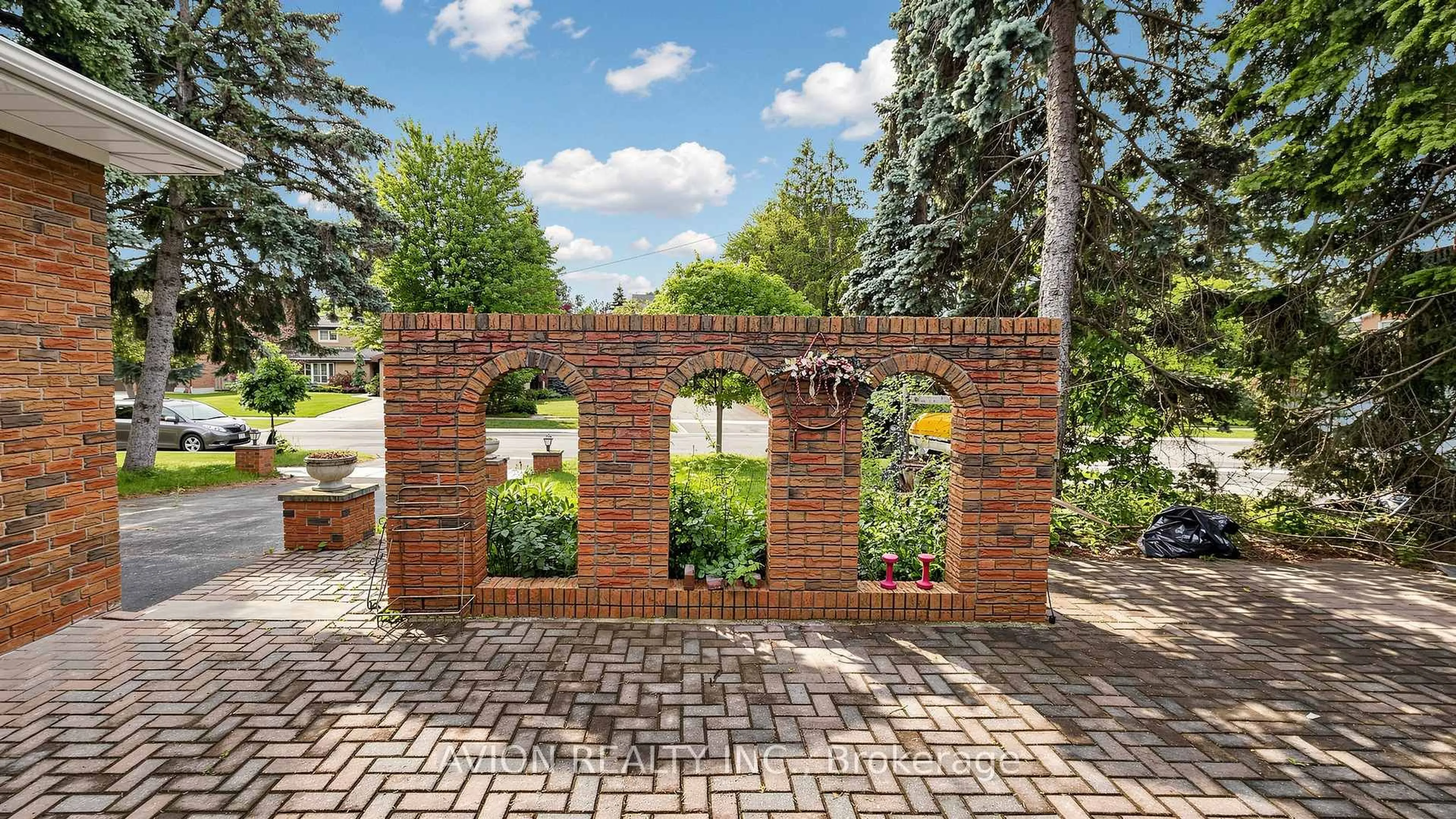 Patio, unknown for 1423 Malibou Terr, Mississauga Ontario L5J 4B9
