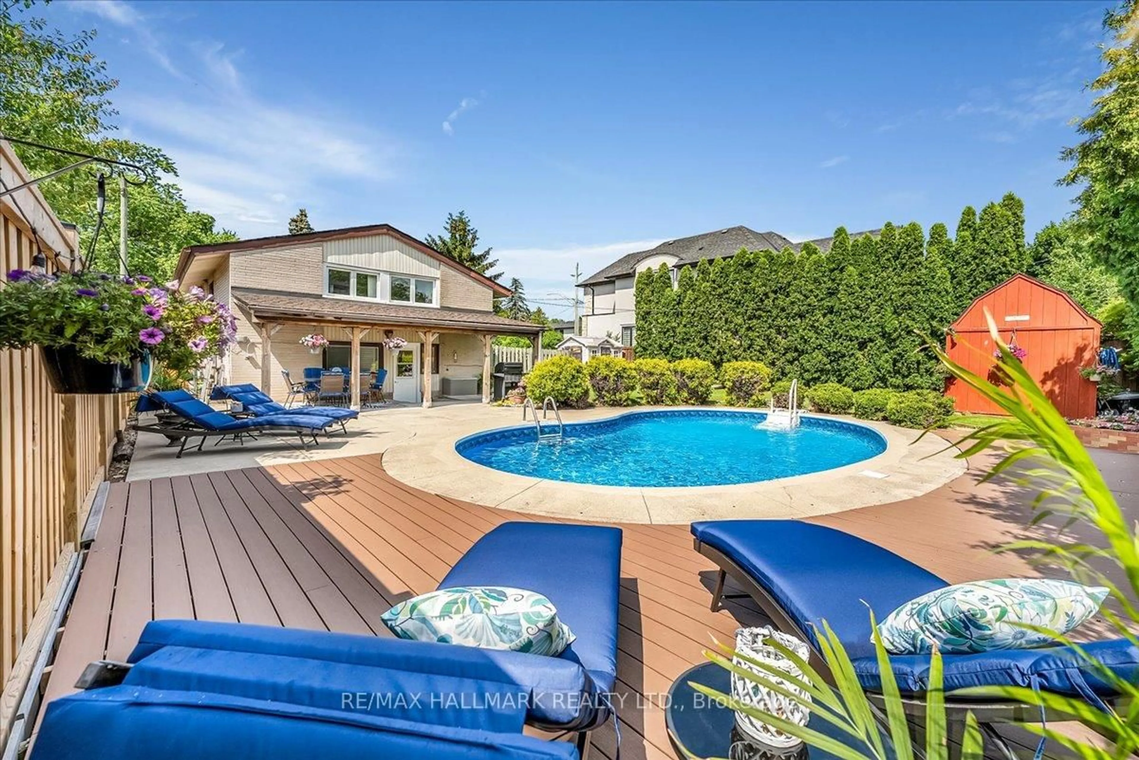 Pool for 433 Seabourne Dr, Oakville Ontario L6L 4E9