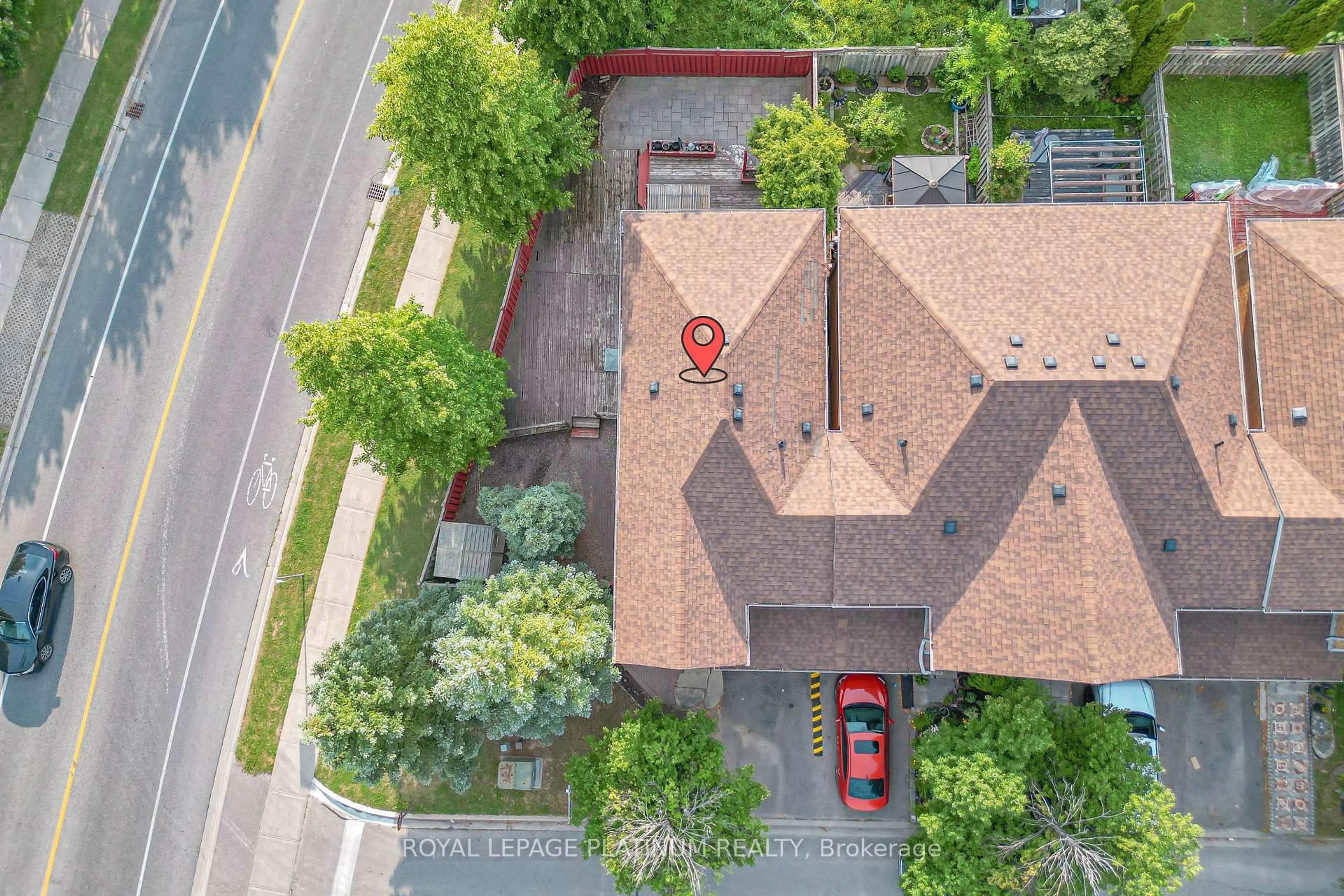 A pic from outside/outdoor area/front of a property/back of a property/a pic from drone, street for 2 Gilgorm Rd, Brampton Ontario L6X 4P5