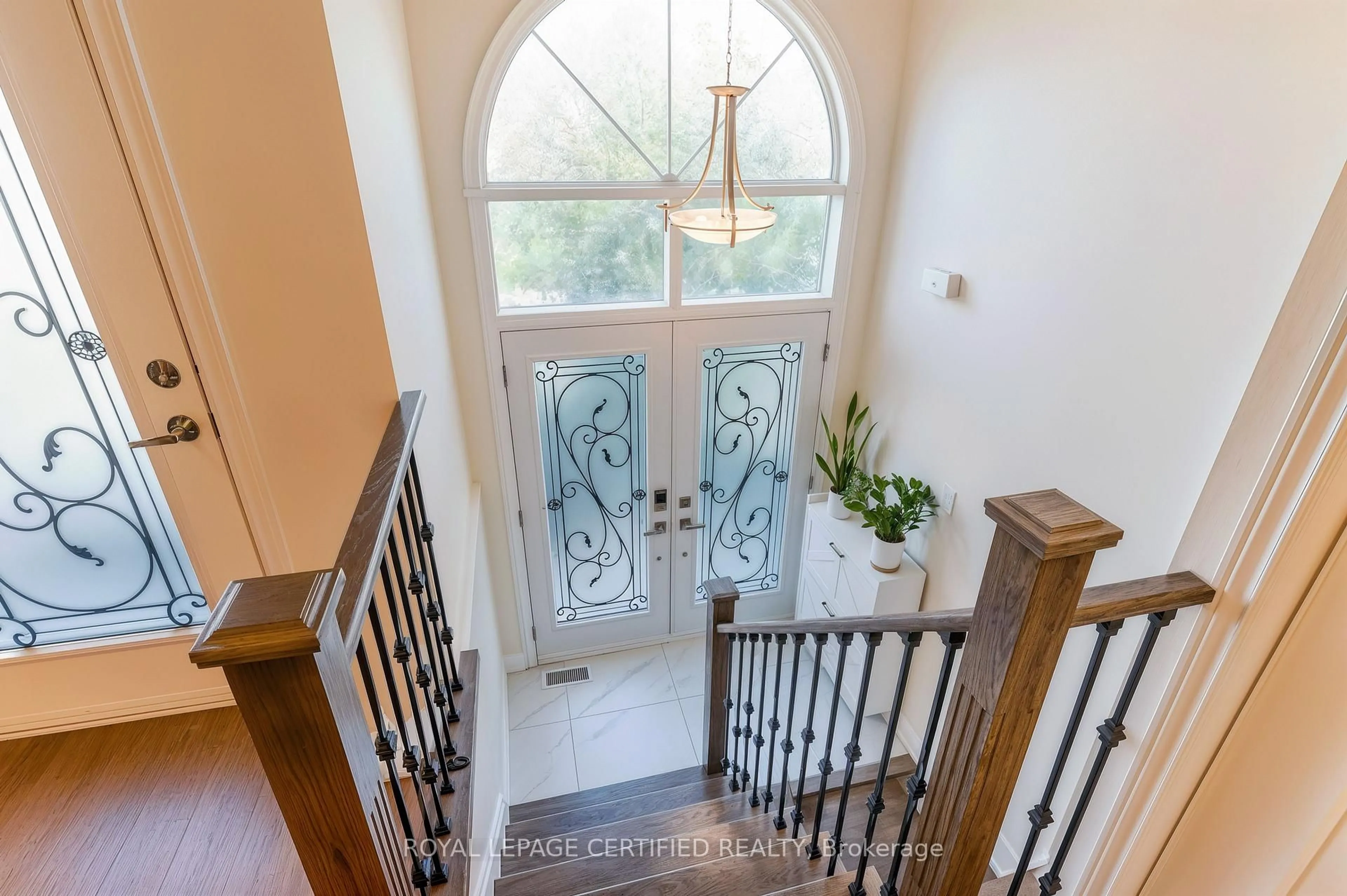 Indoor entryway for 3891 Freeman Terr, Mississauga Ontario L5M 6R1