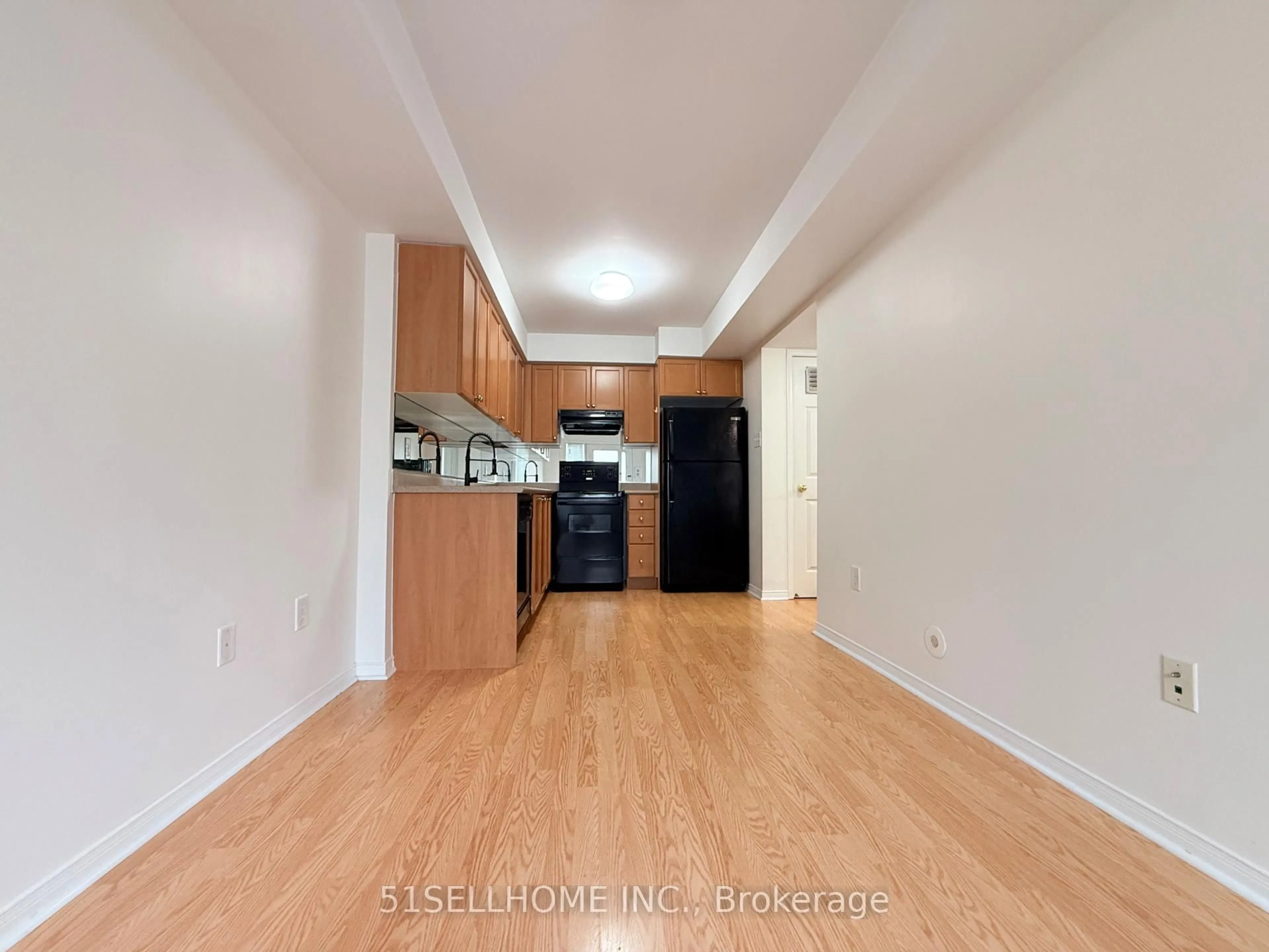Standard kitchen, unknown for 4975 Southampton Dr #195, Mississauga Ontario L5M 8E1