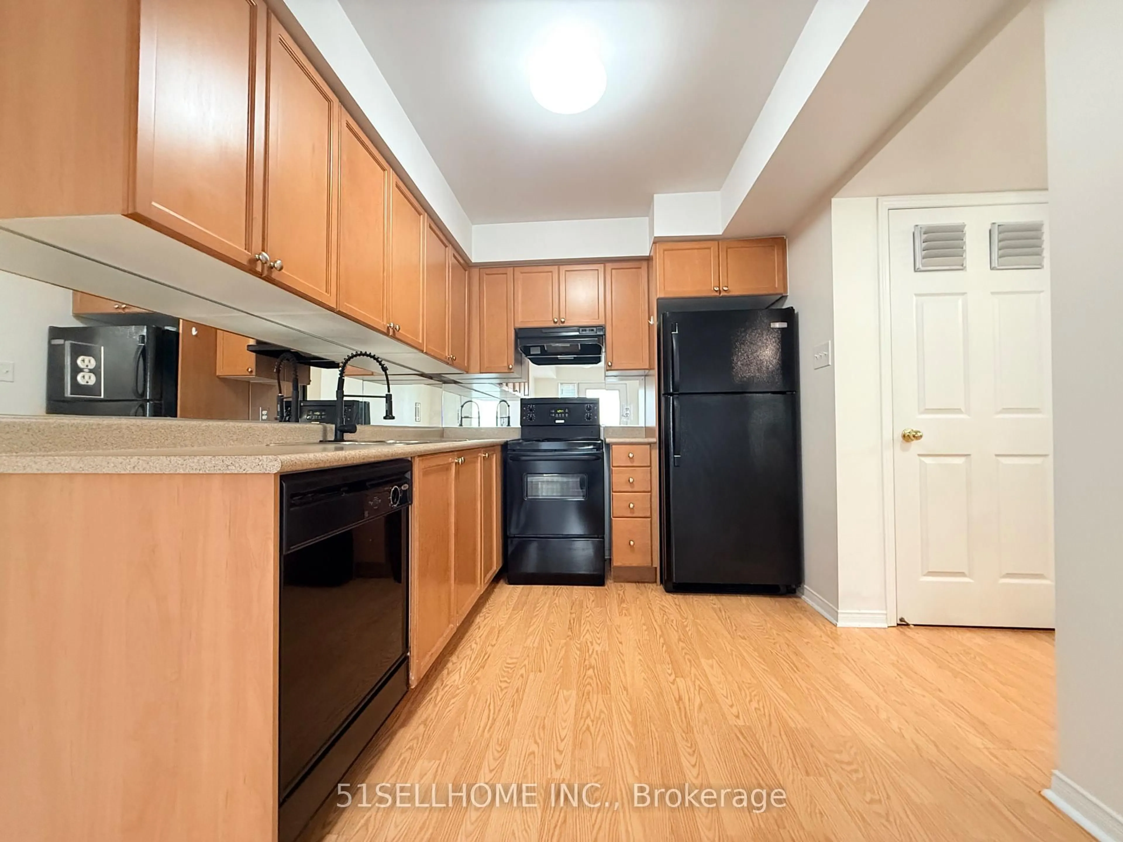 Standard kitchen, unknown for 4975 Southampton Dr #195, Mississauga Ontario L5M 8E1