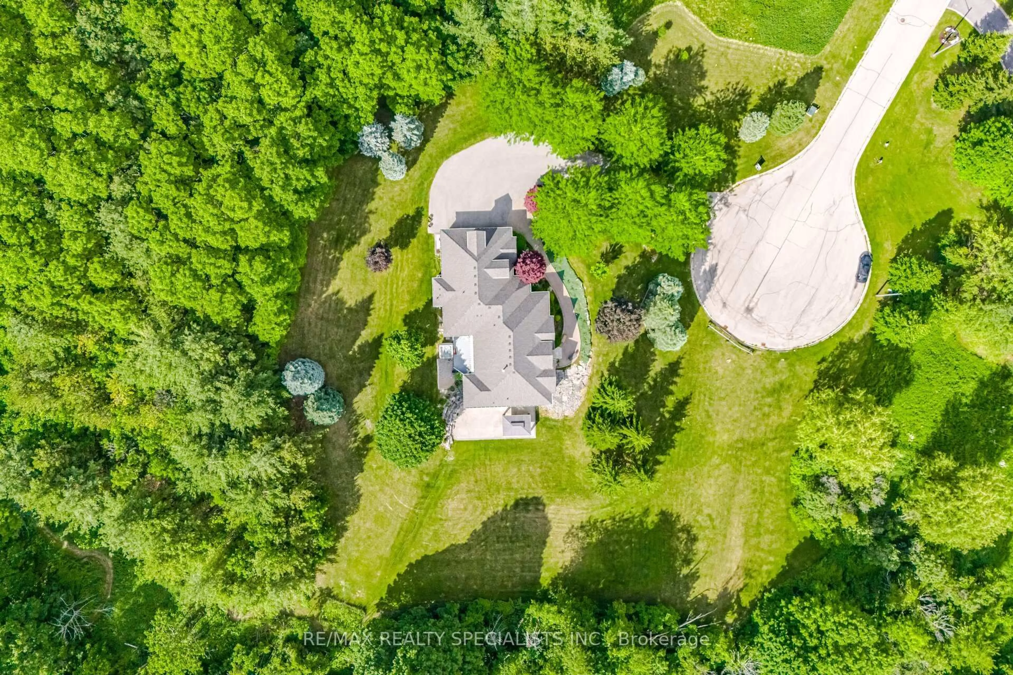 A pic from outside/outdoor area/front of a property/back of a property/a pic from drone, forest/trees view for 10 Valley Hill Dr, Caledon Ontario L7E 0B8