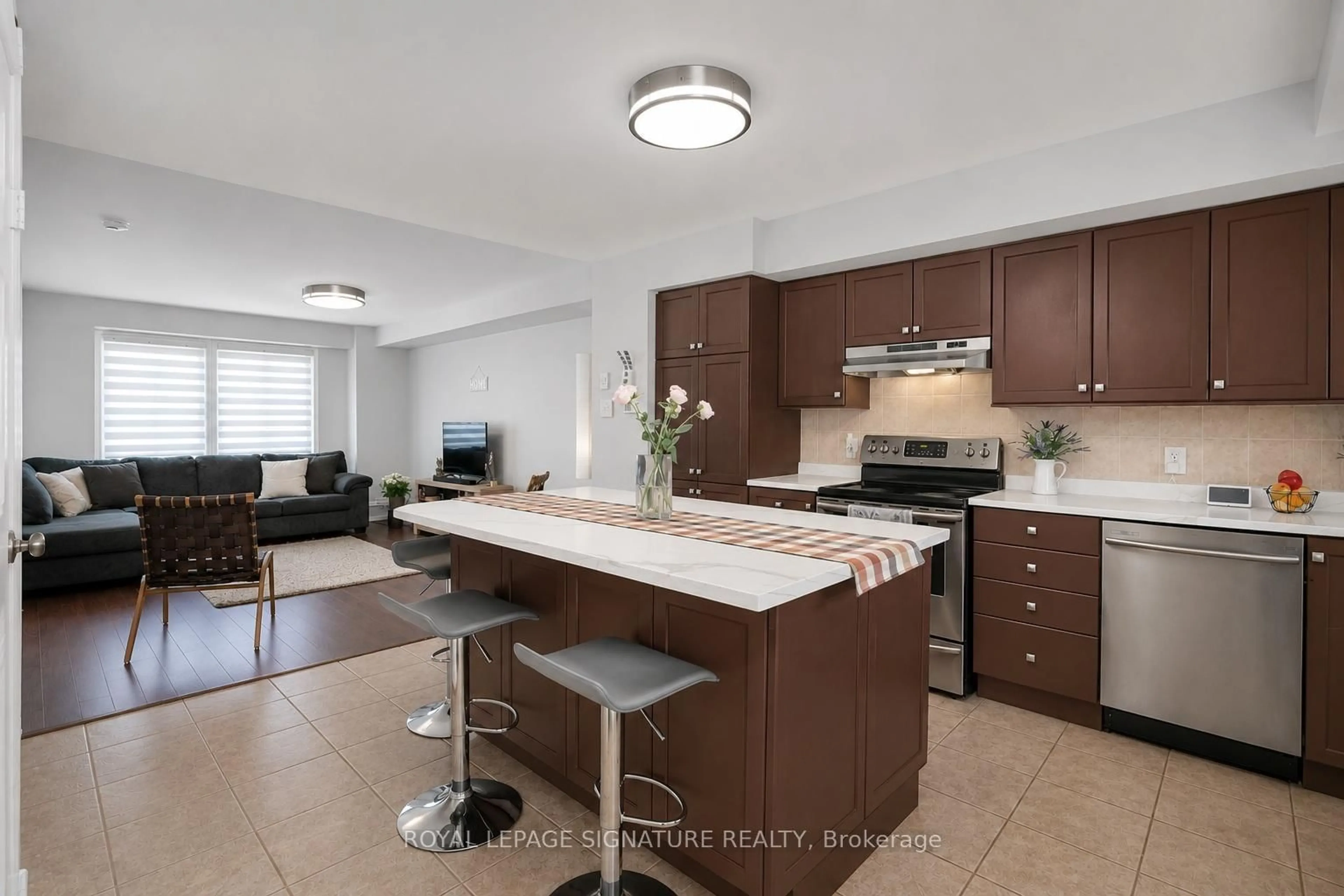 Open concept kitchen, ceramic/tile floor for 4950 Winston Churchill Blvd #114, Mississauga Ontario L5M 8E3