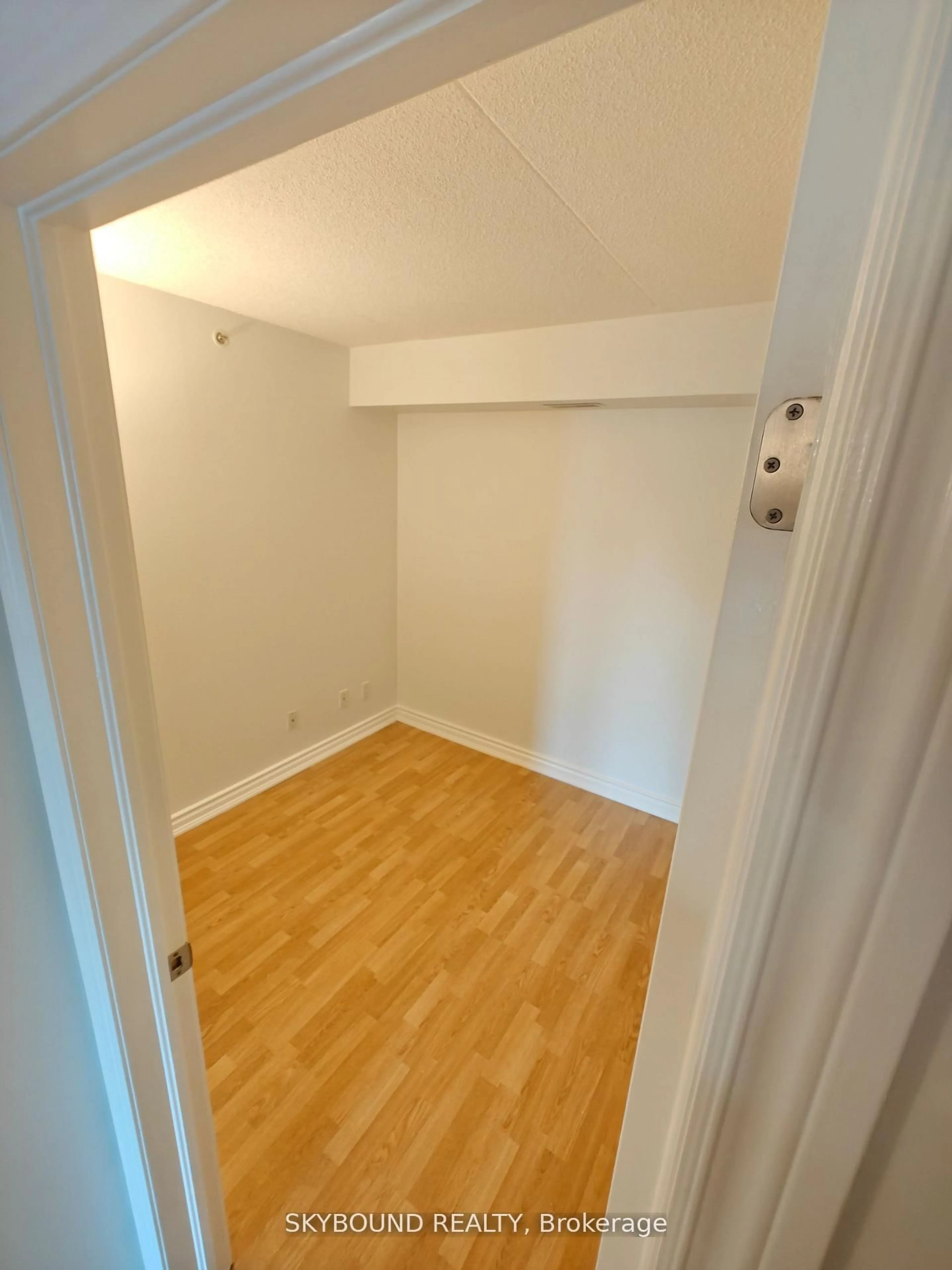 A pic of a room for 1800 Walkers Line #206, Burlington Ontario L7M 4V2