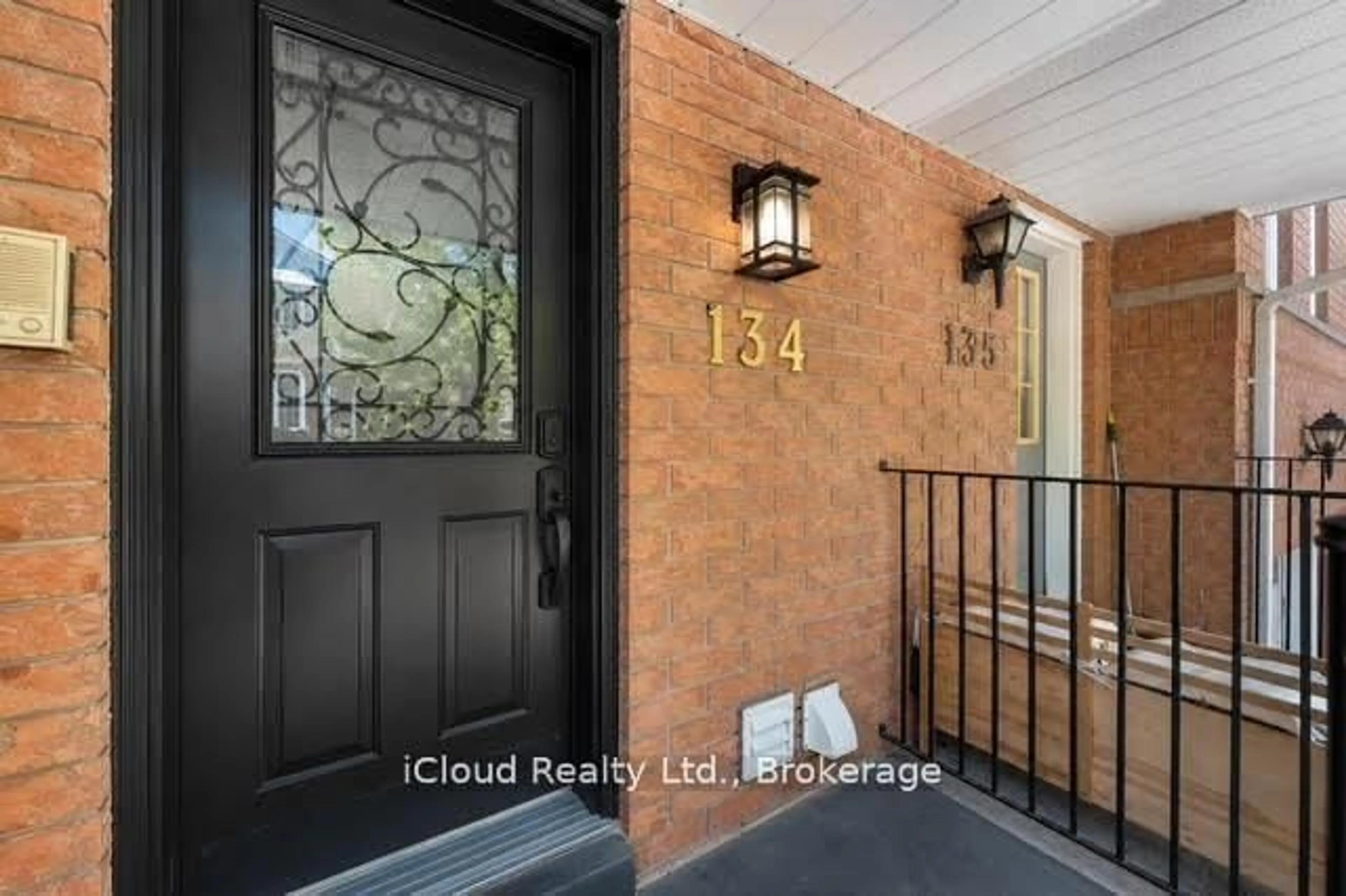 Indoor entryway for 1480 Britannia Rd #134, Mississauga Ontario L5V 2K4